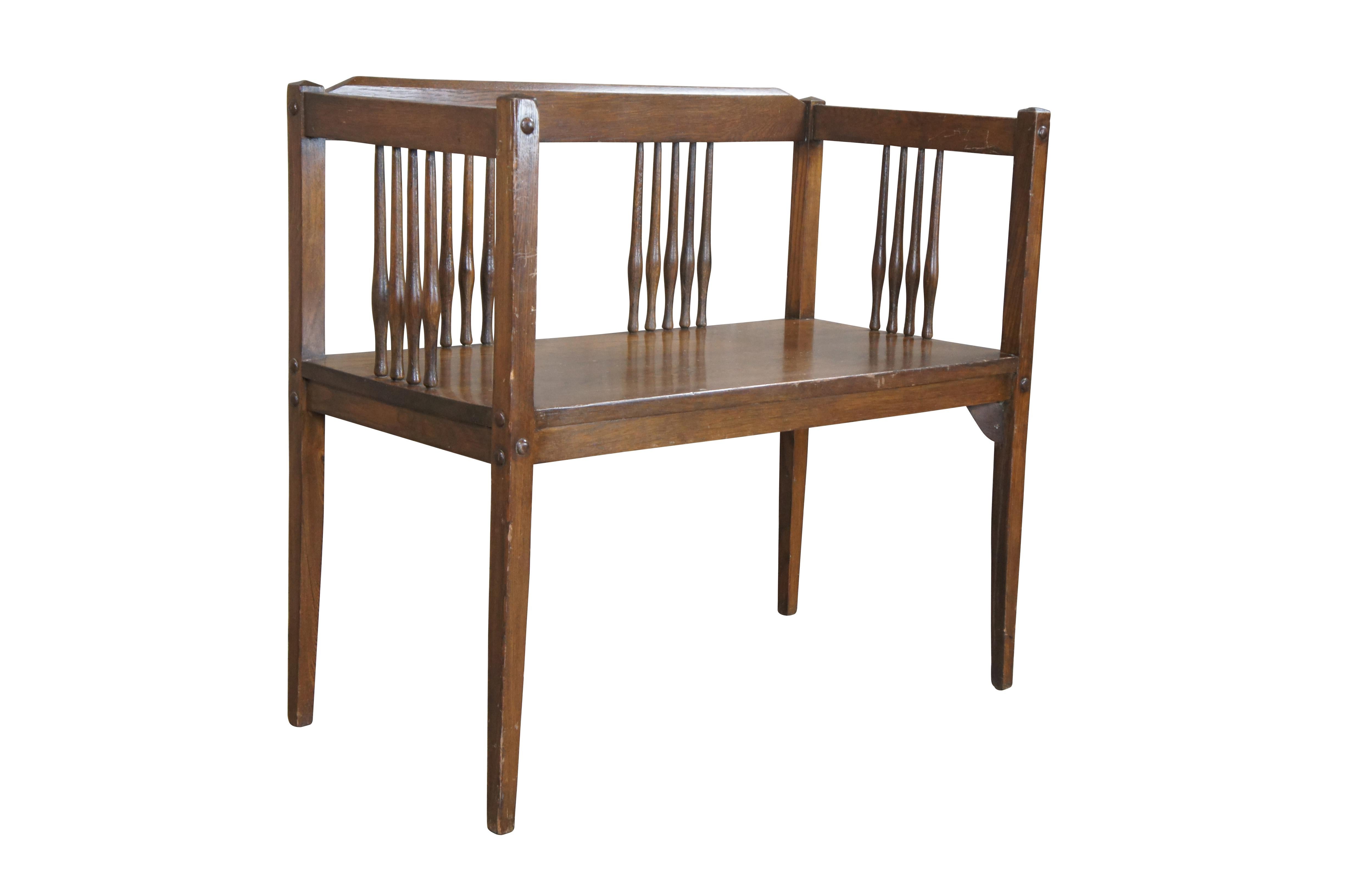 Vintage Mission Style Arts & Crafts Oak Spindle Bench Chair Settee Armchair In Fair Condition For Sale In Dayton, OH