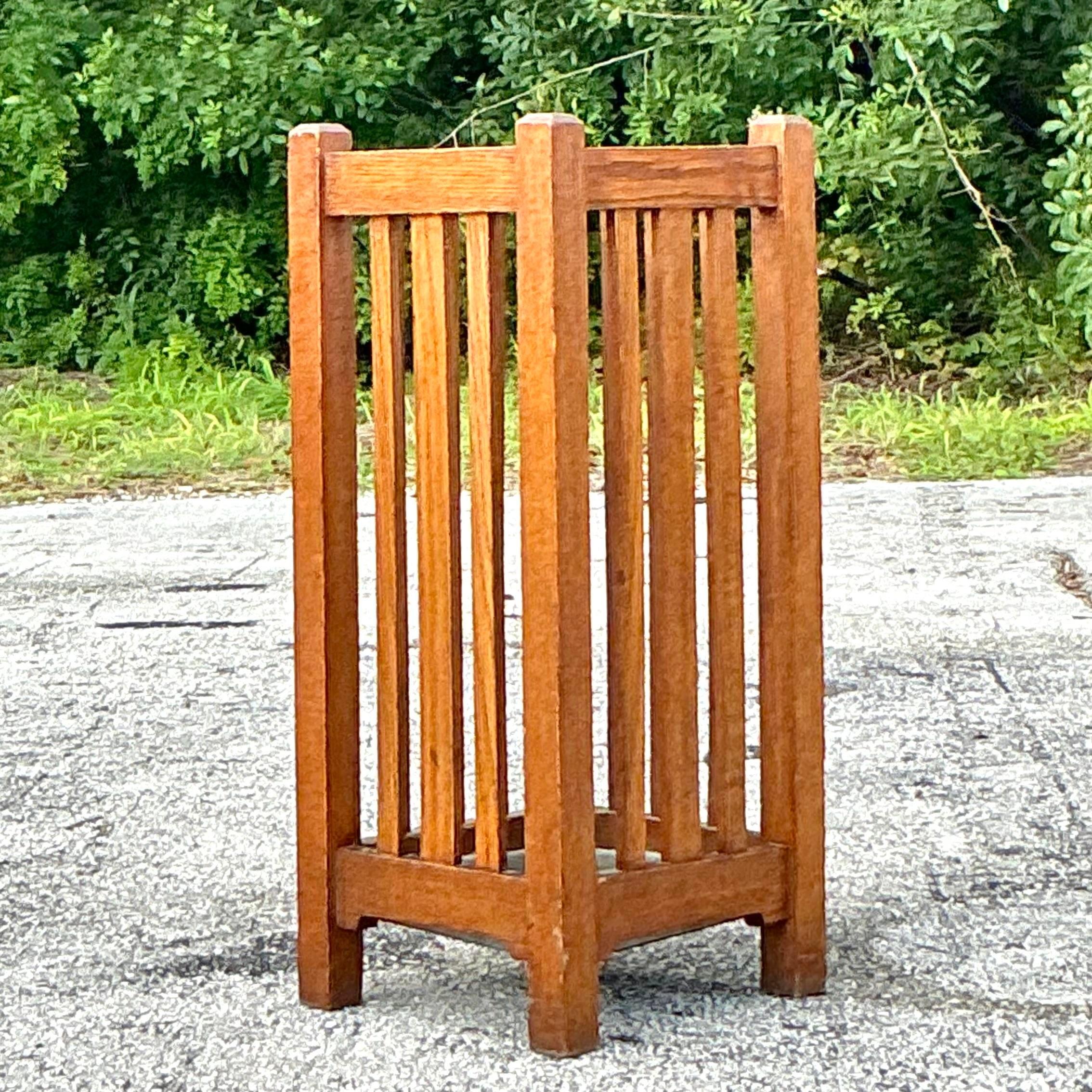 Vintage Mission Style Oak Umbrella Stand im Zustand „Gut“ in West Palm Beach, FL