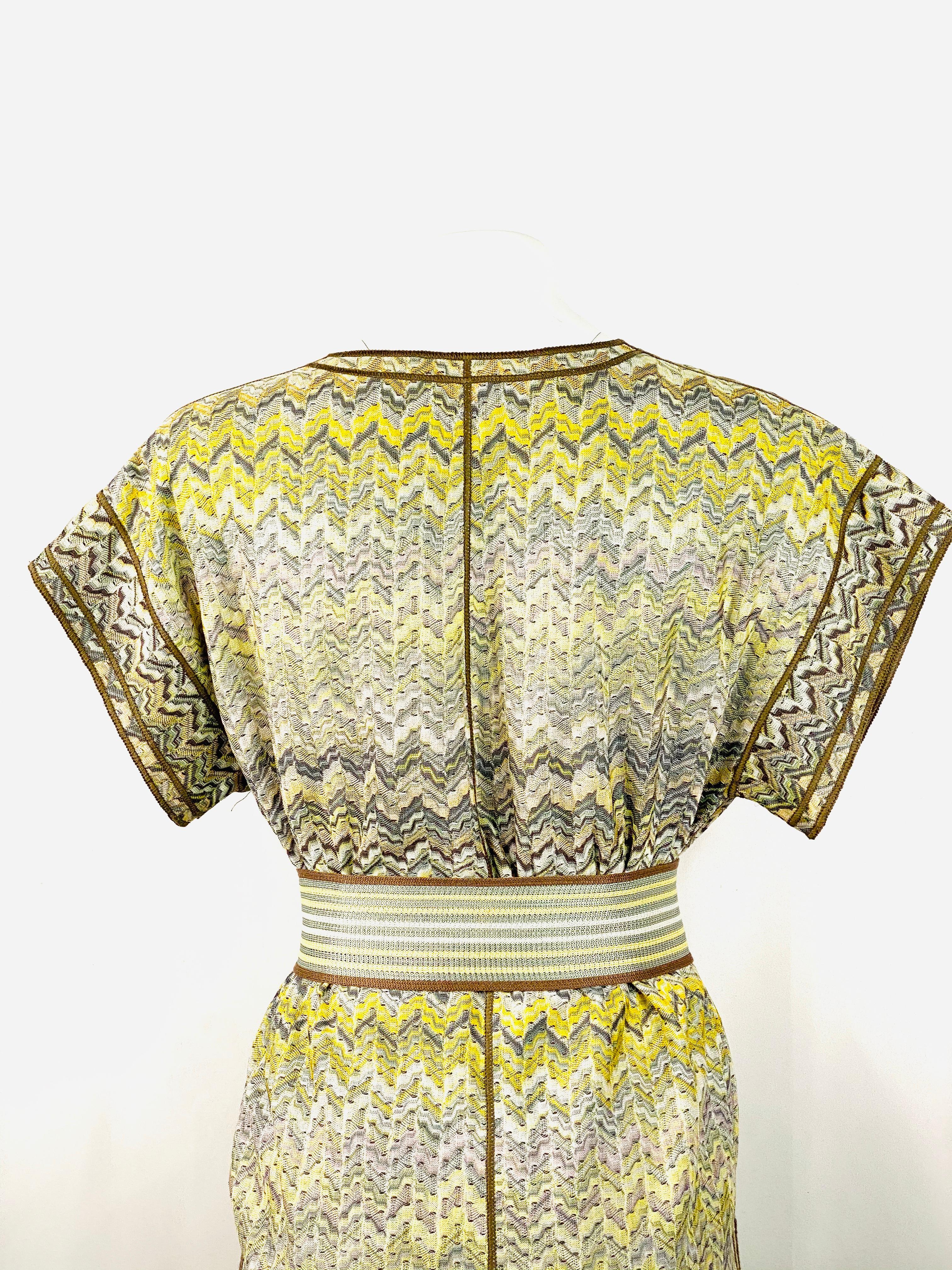 Vintage Missoni Mehrfarbiges Mantel-Abdeck-Minikleid mit Gürtel Größe 42 im Angebot 3
