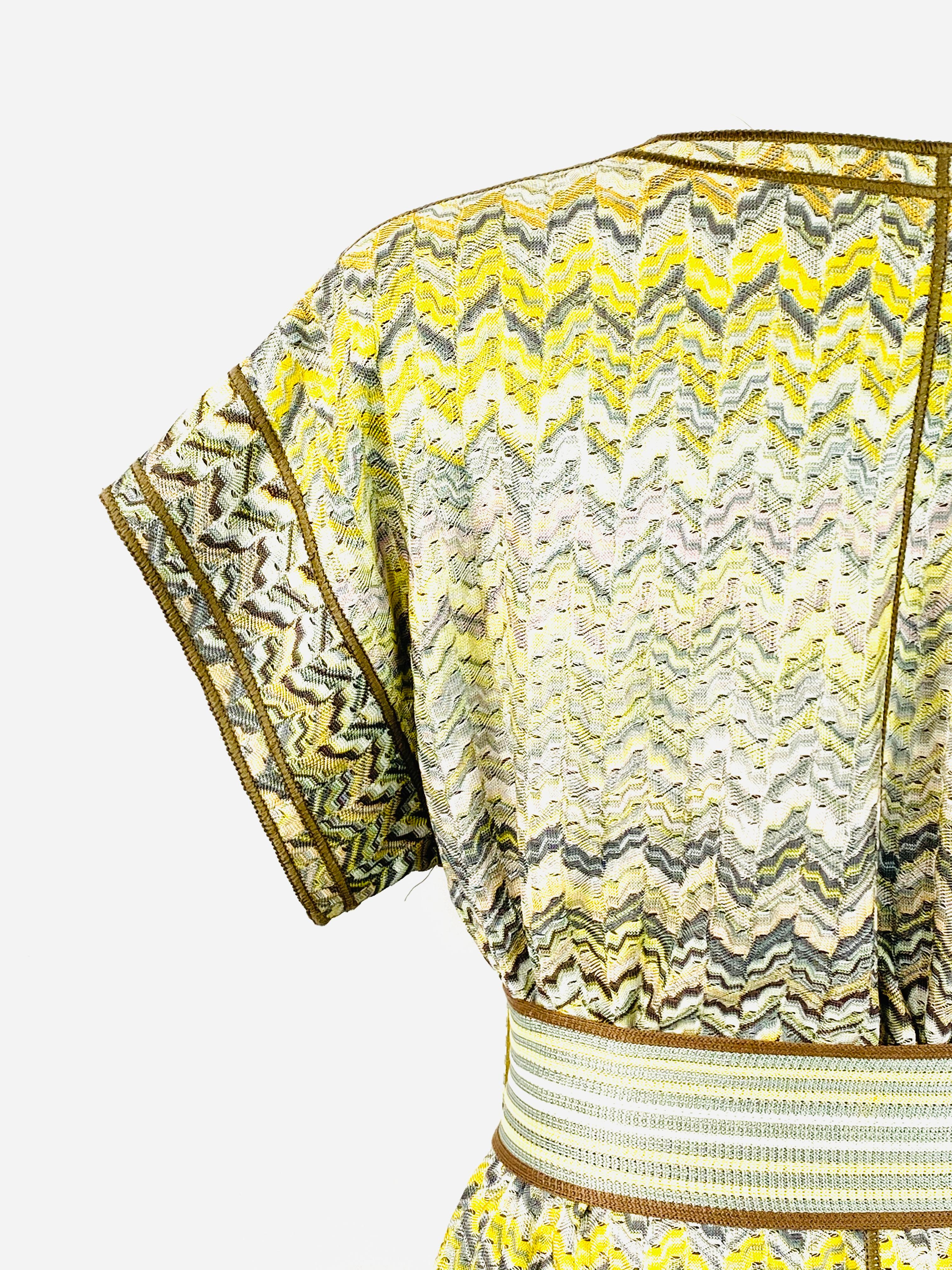 Vintage Missoni Mehrfarbiges Mantel-Abdeck-Minikleid mit Gürtel Größe 42 im Angebot 4