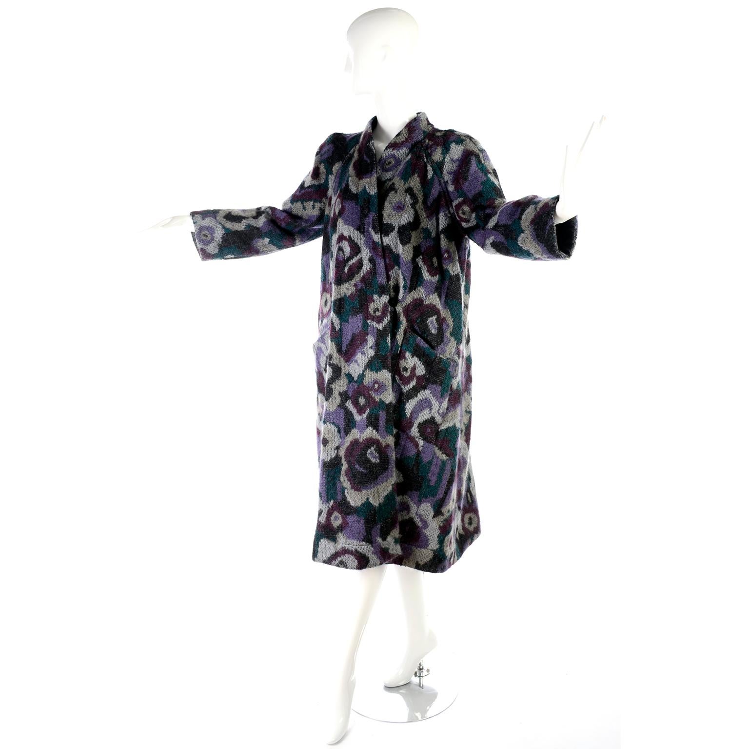 This is a fantastic vintage 1980's reversible 2 in 1 Missoni coat! This vintage puffer coat has a black nylon side, with covered flap pockets and vertical seams. This coat is reversible and can also be worn with the a soft, floral