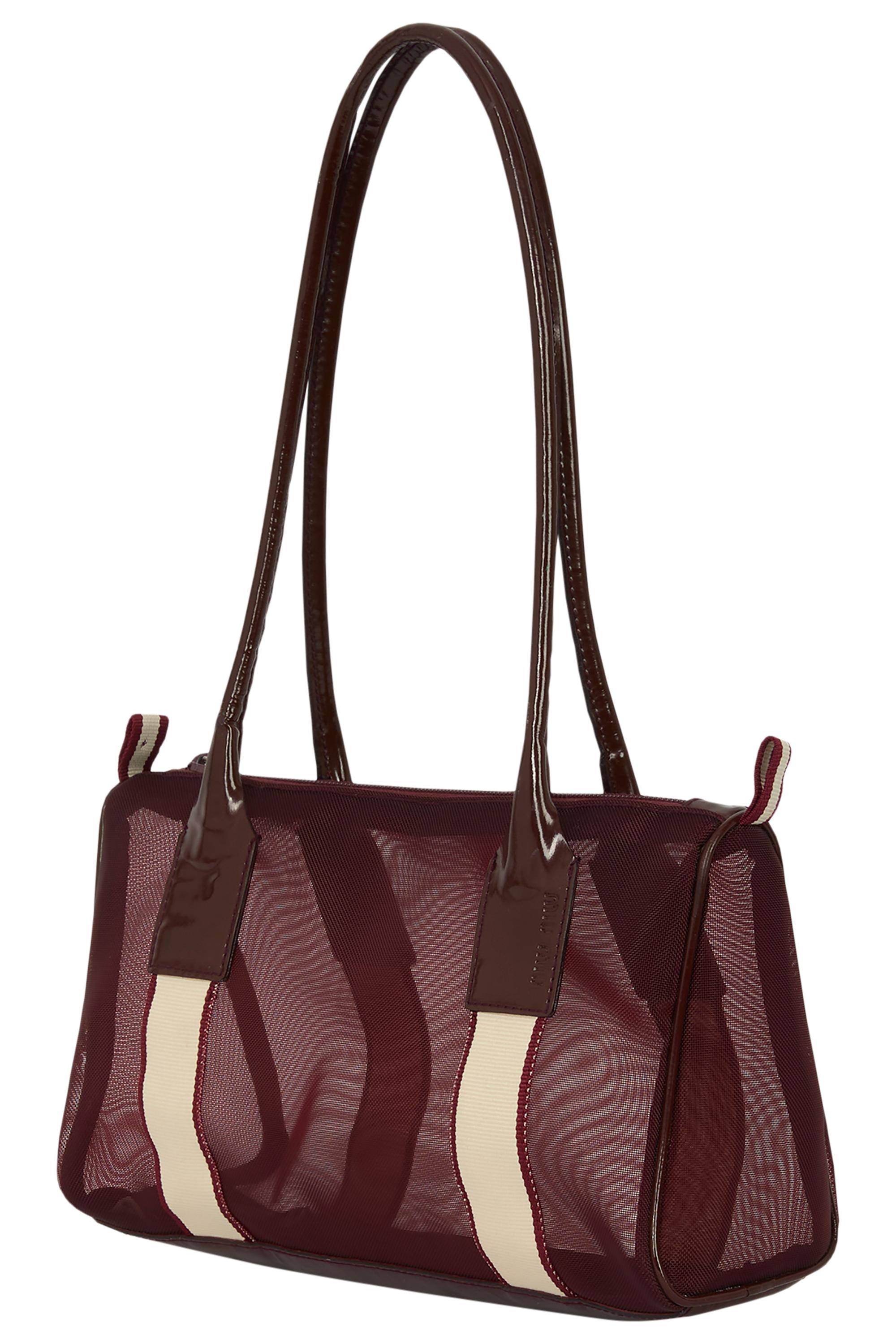 Sac à bandoulière vintage Miu Miu S/S 1999 en maille bordeaux et crème. Il est composé d'un corps en maille bordeaux, d'une poignée en cuir et d'une fermeture à glissière sur le dessus. 

Vintage, en excellent état. 

Marque : Miu Miu
Couleur :