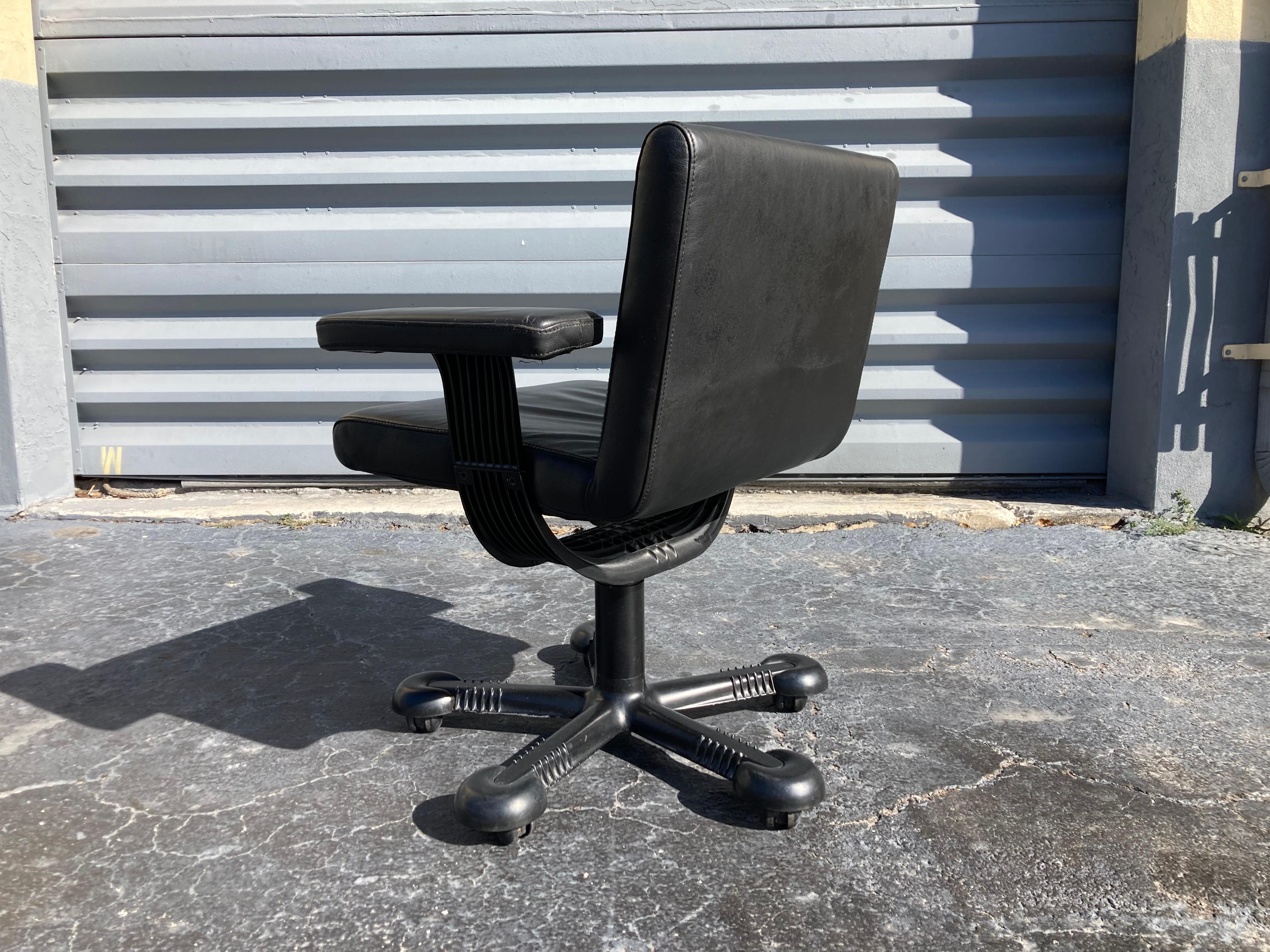 Fauteuils mixtes vintage en cuir noir par Afra & Tobia Scarpa pour Molteni, 1975 3