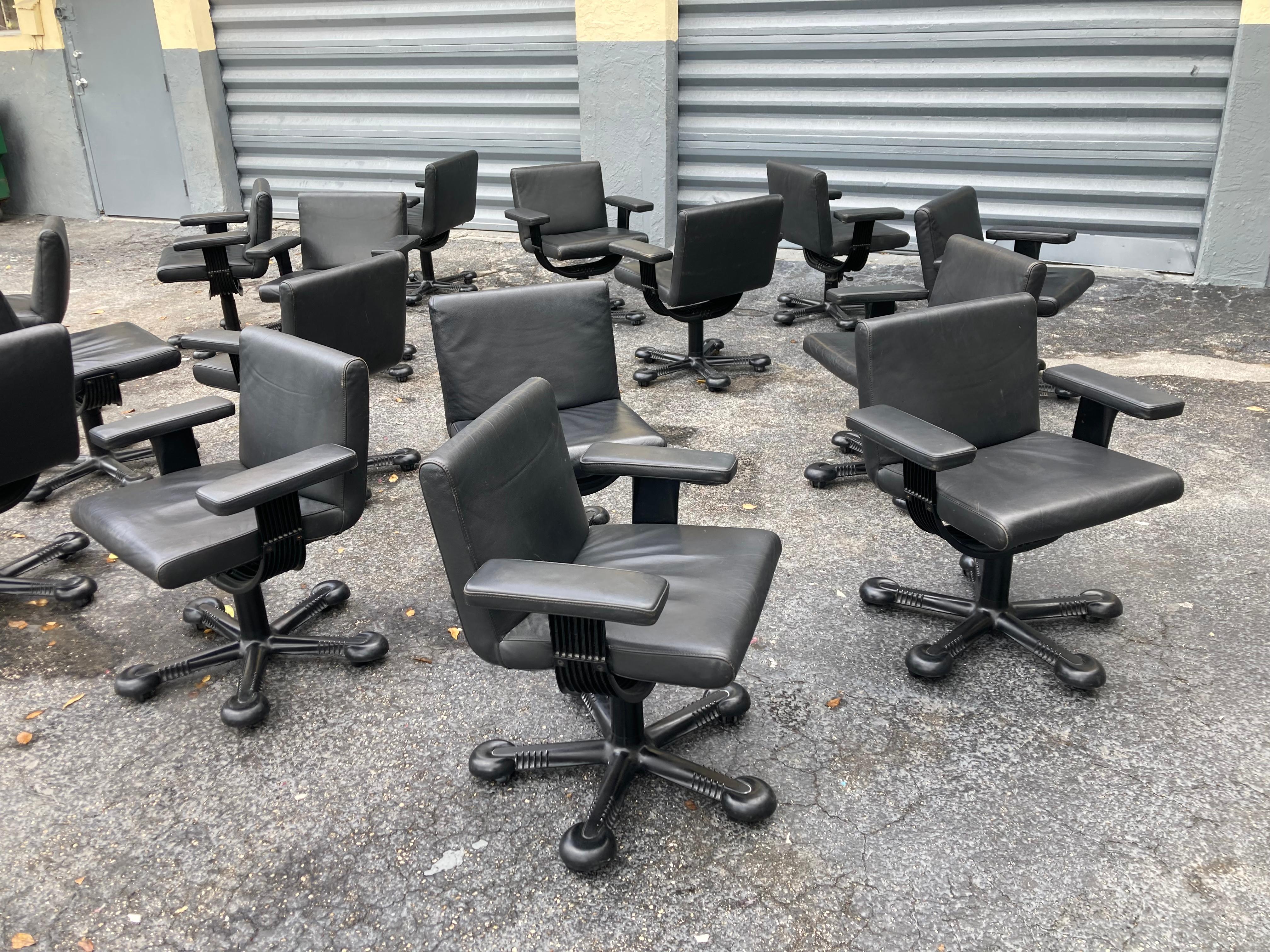 Fauteuils mixtes vintage en cuir noir par Afra & Tobia Scarpa pour Molteni, 1975 7