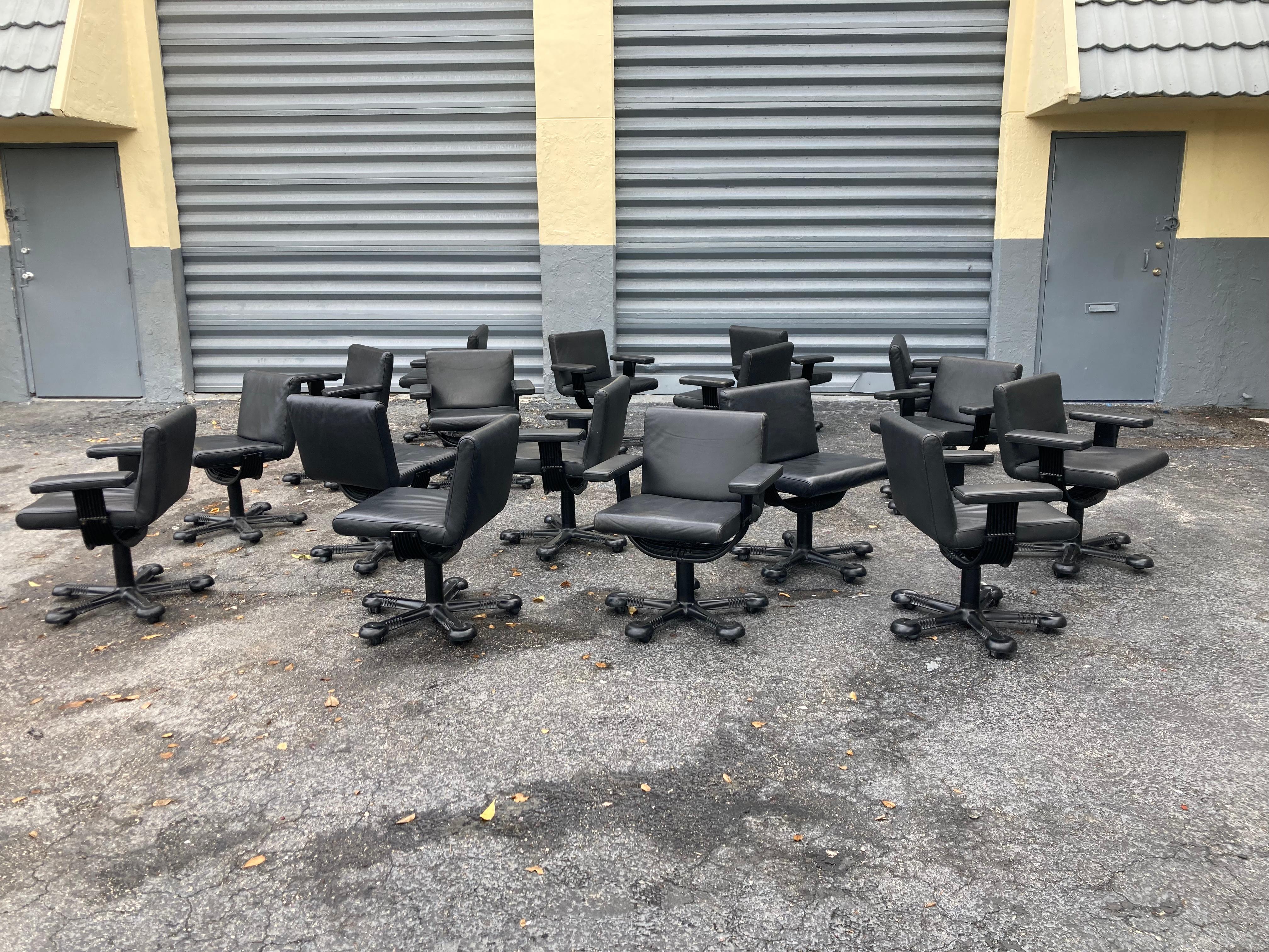 italien Fauteuils mixtes vintage en cuir noir par Afra & Tobia Scarpa pour Molteni, 1975