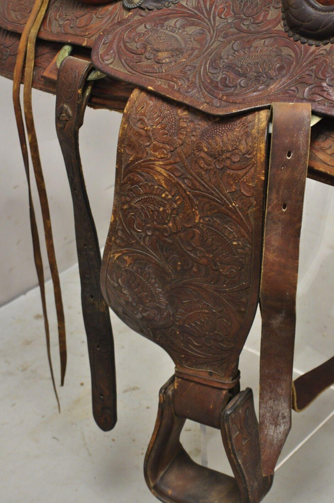 Vintage ML Leddy's Brown Tooled Leather Western Show Horse Saddle In Good Condition In Philadelphia, PA