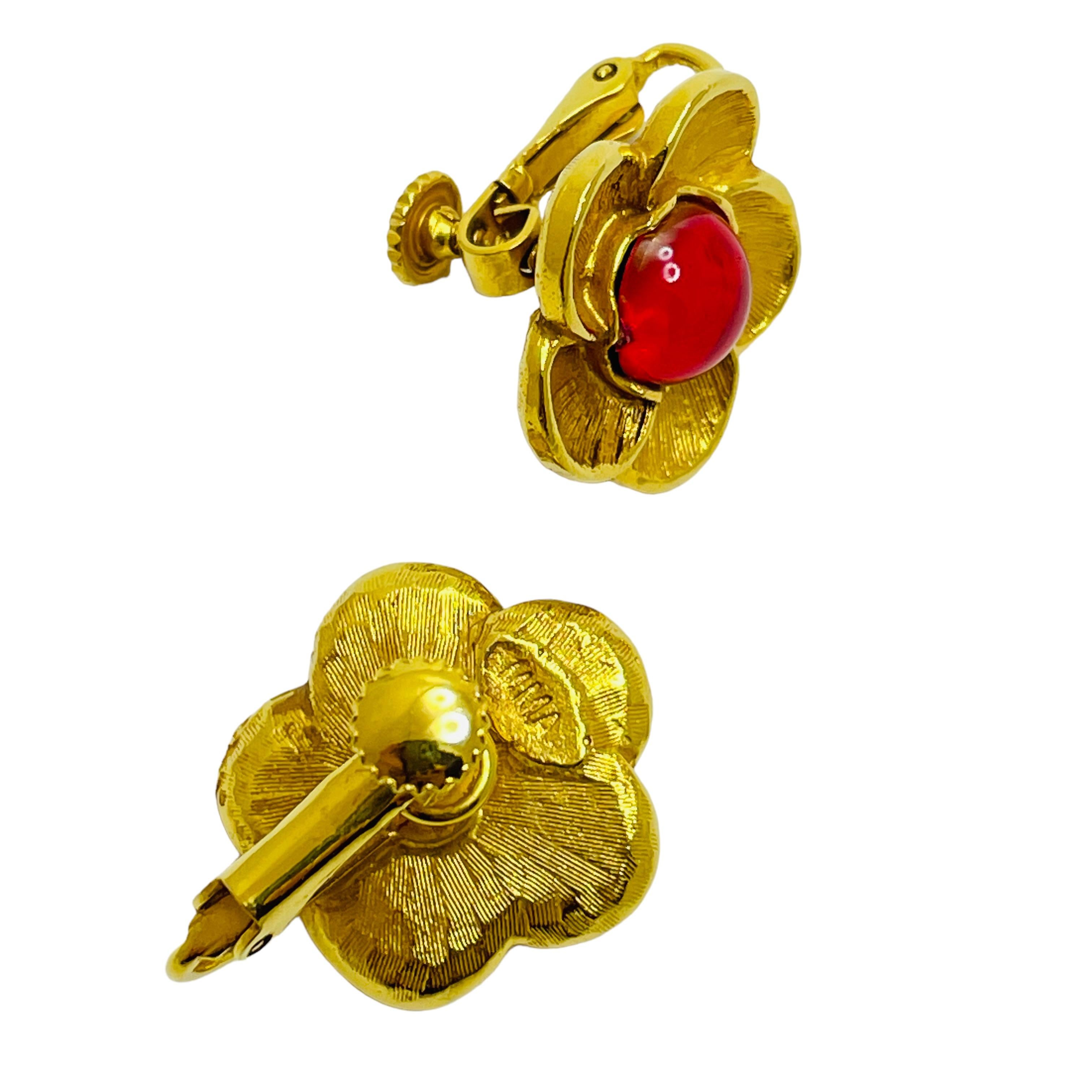 Vintage MMA signed gold red glass flower designer runway clip on earrings In Good Condition For Sale In Palos Hills, IL