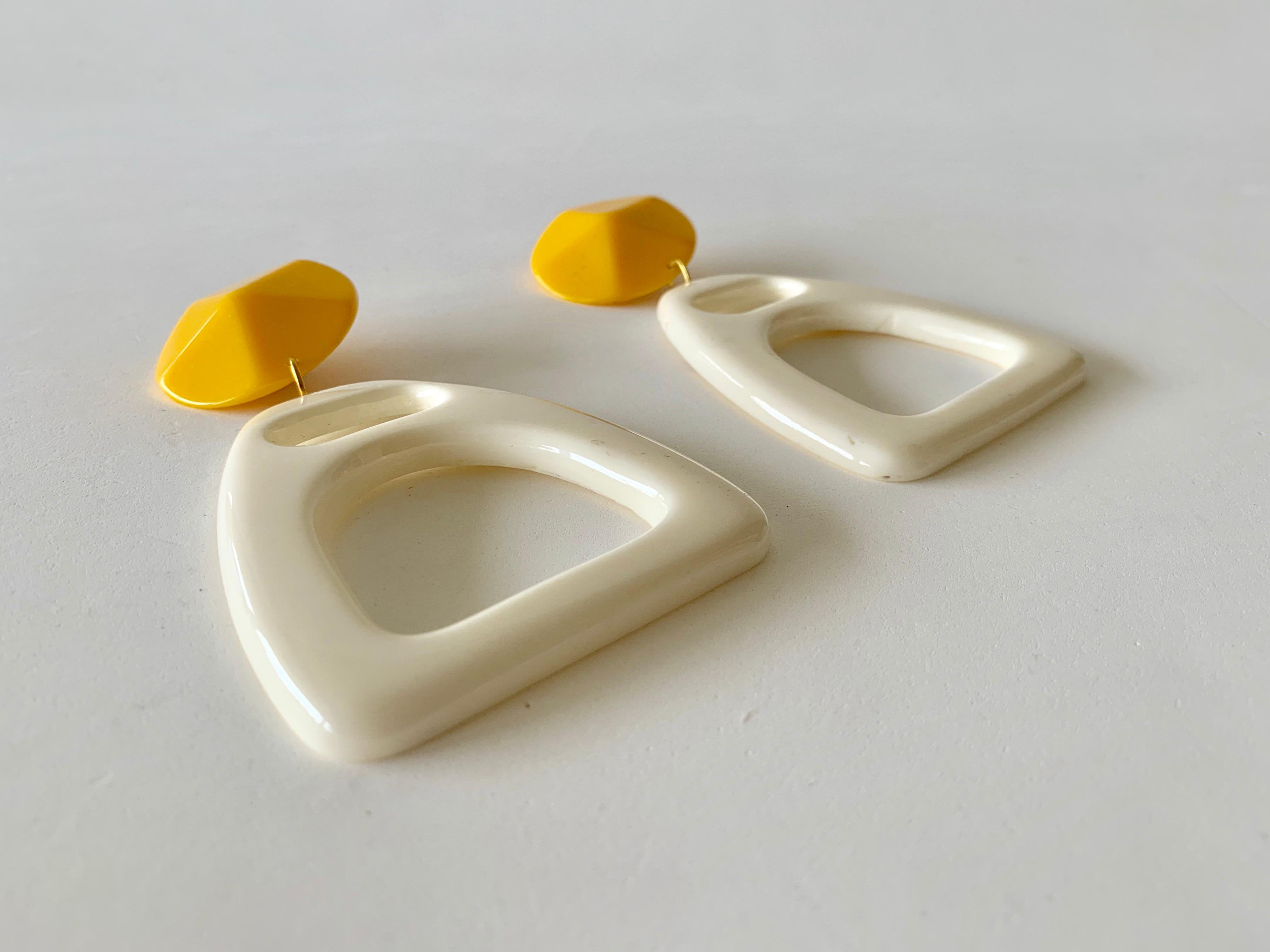 Vintage Mod Oversized Yellow and White Statement Earrings  5