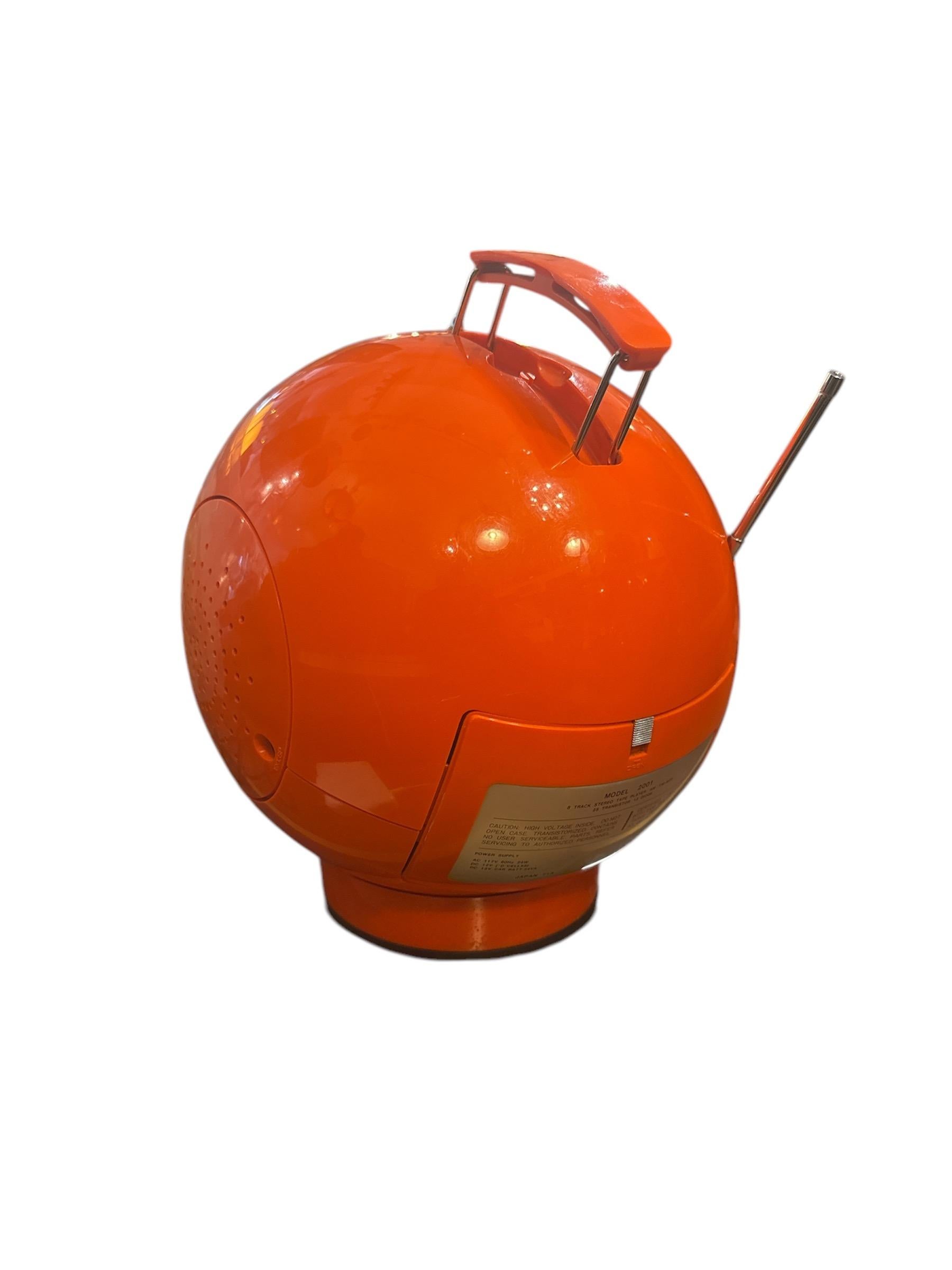 Plastique Radio & 8 Track Iconic Space Age Ball Stereo P modèle 2001 Orange Weltron en vente