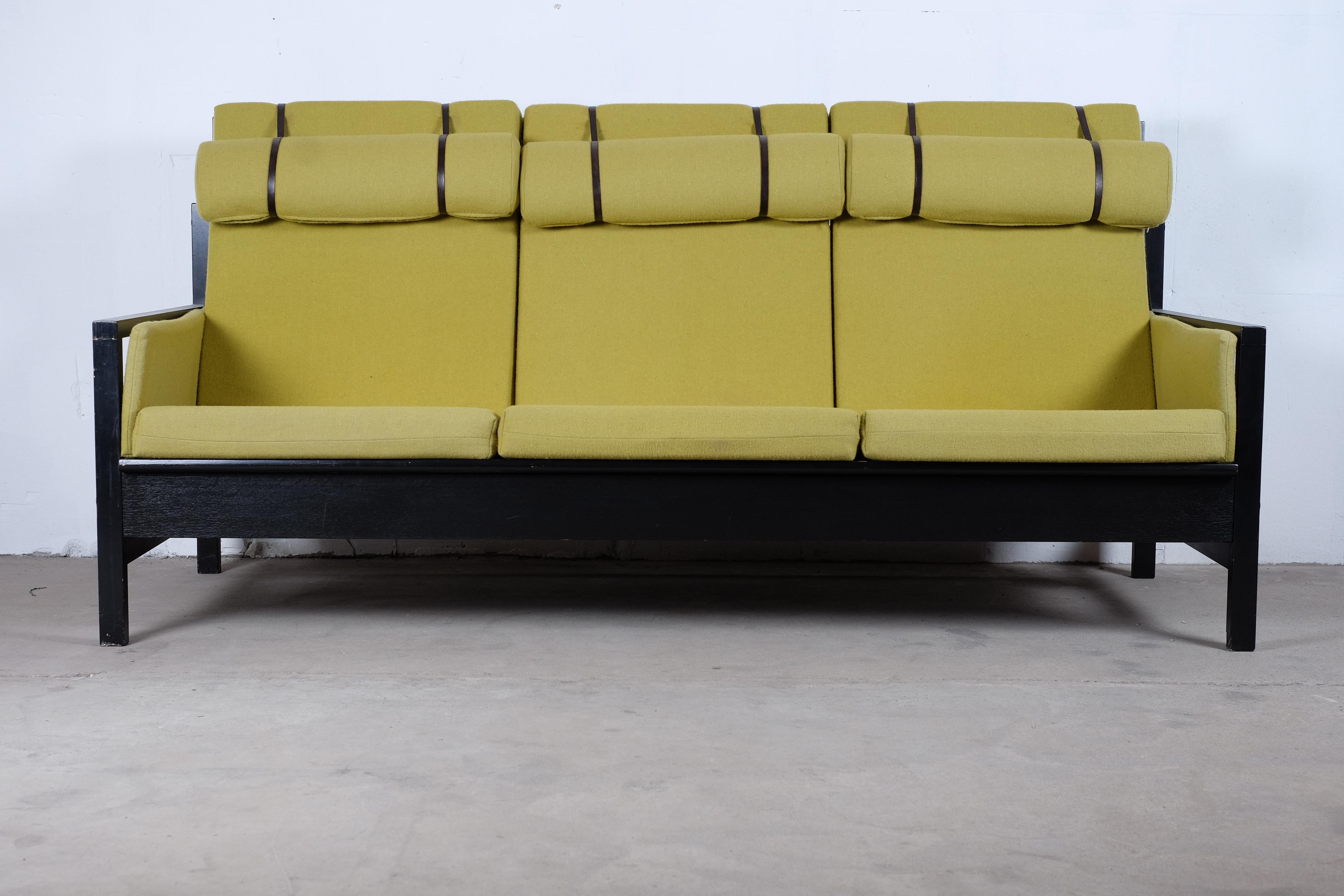 Børge Mogensen 'Slædesofa' in black painted oak and with light green wool cushions.
One of Børge Mogensen's many timeless designs. Great seating comfort and very spacious.

The sofa is in good condition with few signs of use.




 