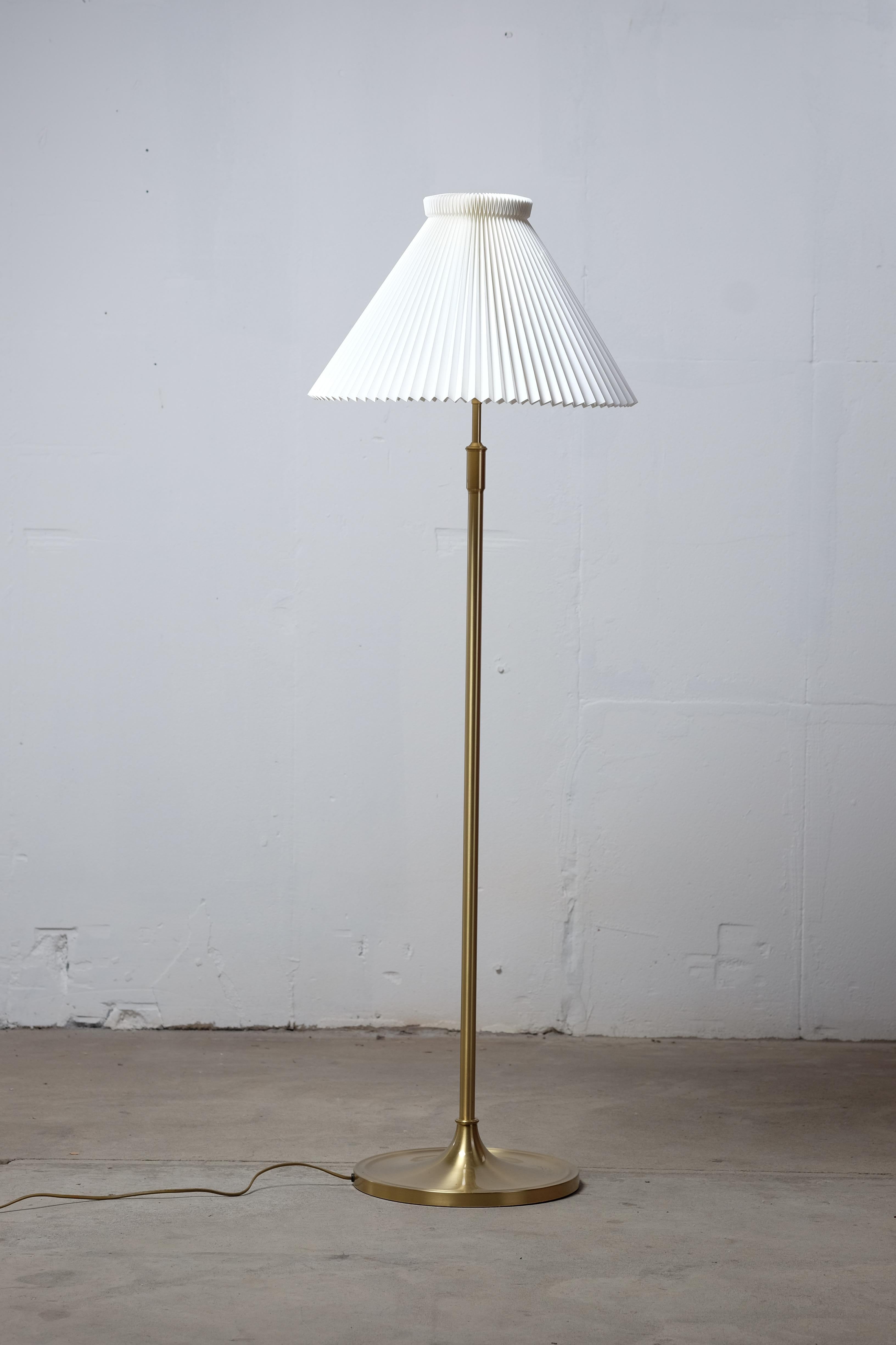 Lovely floor lamp in brass designed by Aage Petersen for Le Klint. The lamp is adjustable in height.
Great piece there will suit the most modern environments. The lamp provides a great light and it isn't hard to find a spot for this beauty.
The