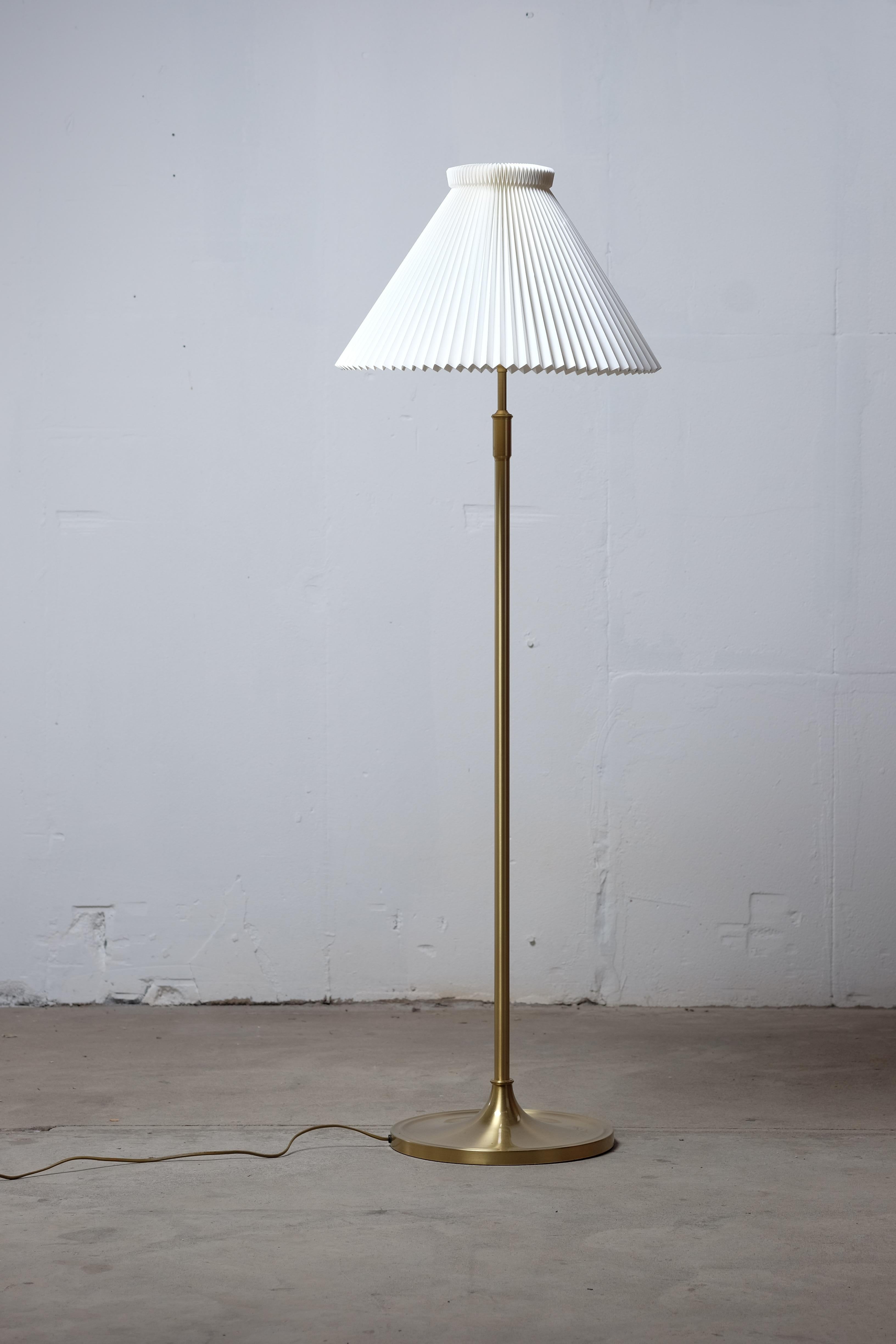 Mid-Century Modern Vintage Model 339 Floor Lamp in Brass by Aage Petersen for Le Klint For Sale
