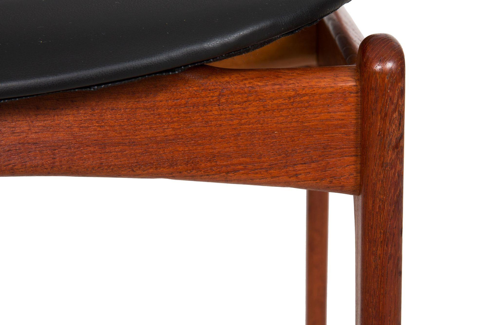 Chaise d'appoint vintage modèle 49 en teck et cuir noir par Erik Buch en vente 6