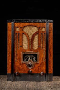 Vintage Model 5T Radio by RCA