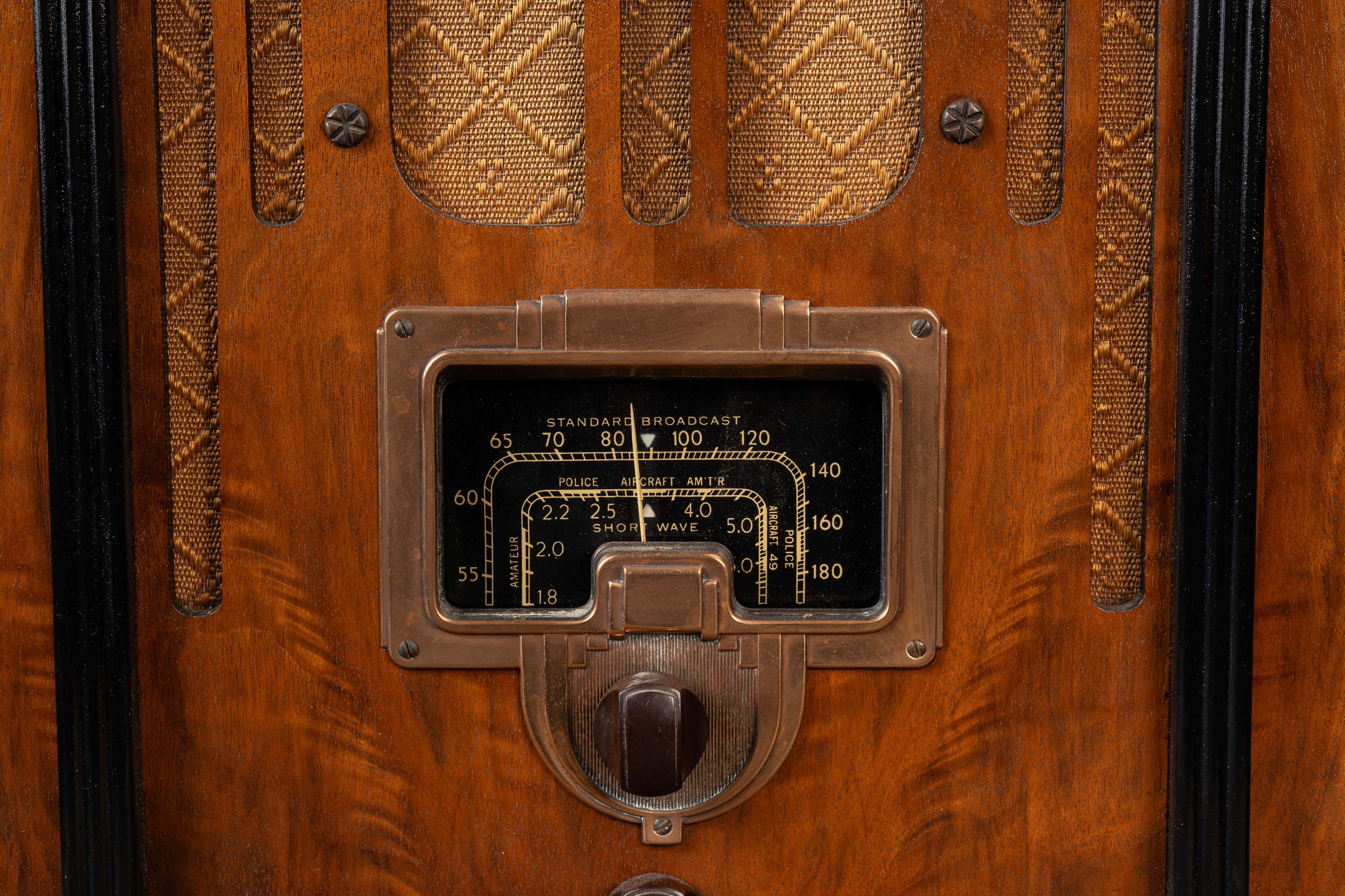 Radio Vintage Model No 5T de RCA Bon état - En vente à Dekalb, IL