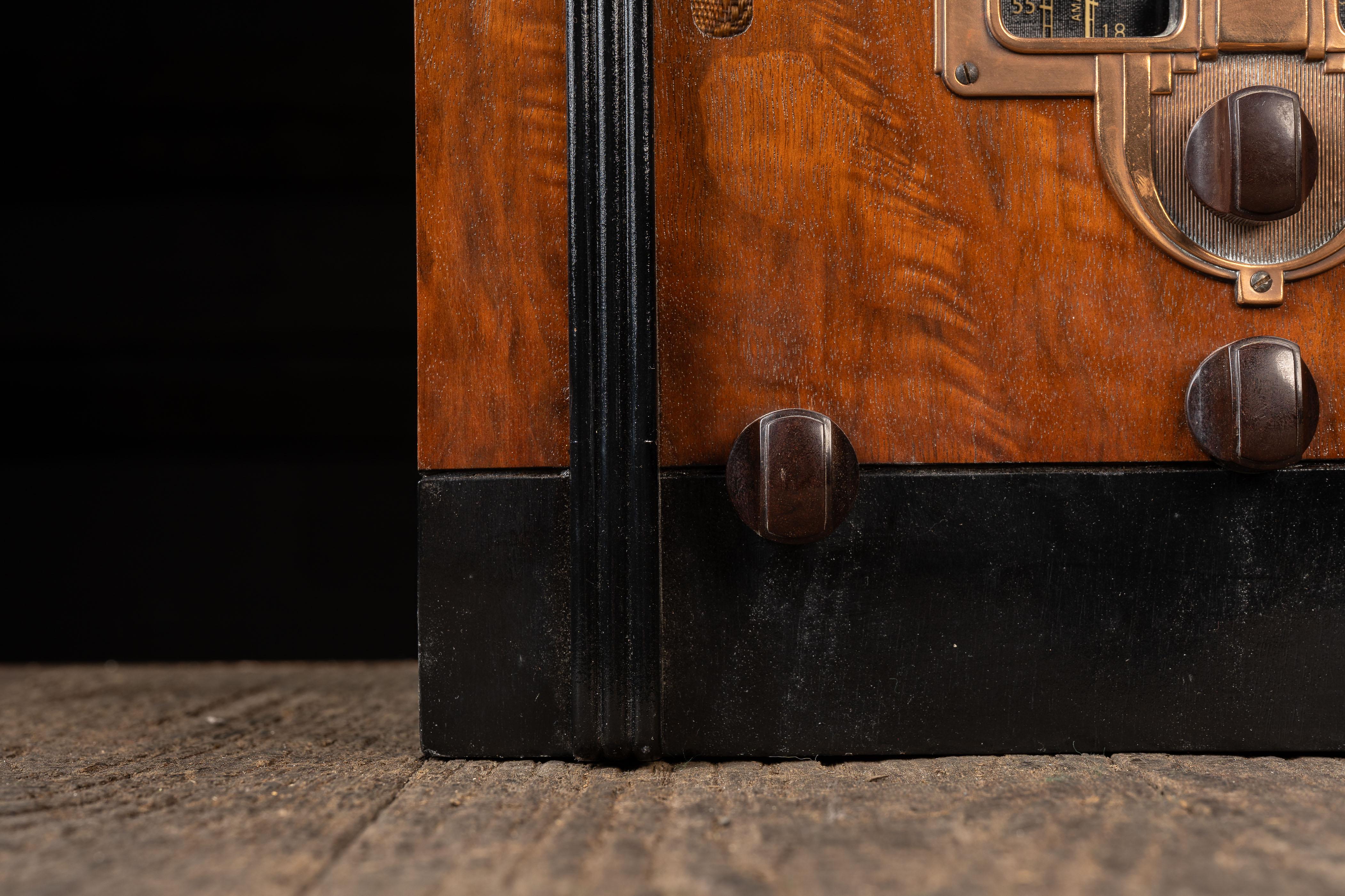 Milieu du XXe siècle Radio Vintage Model No 5T de RCA en vente