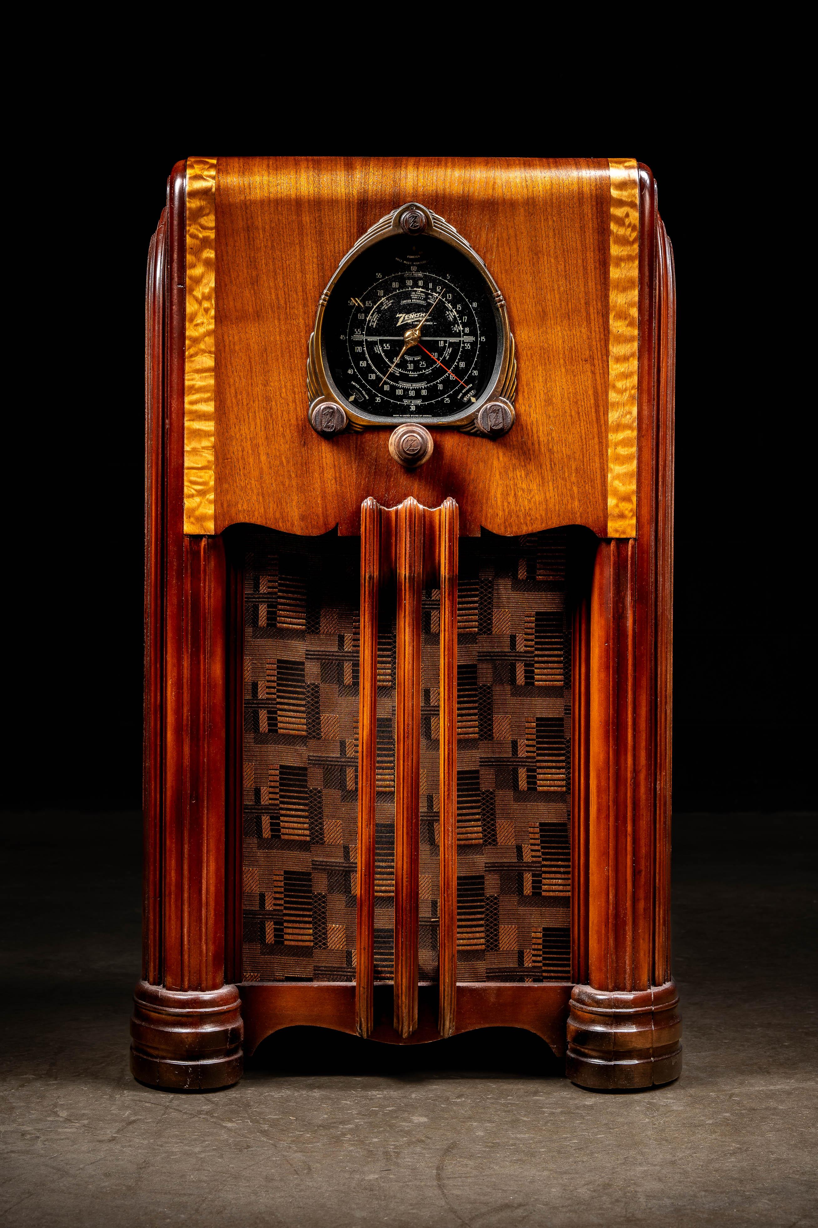 Art déco Vintage Model No No 6S254 Console Radio by Zenith en vente