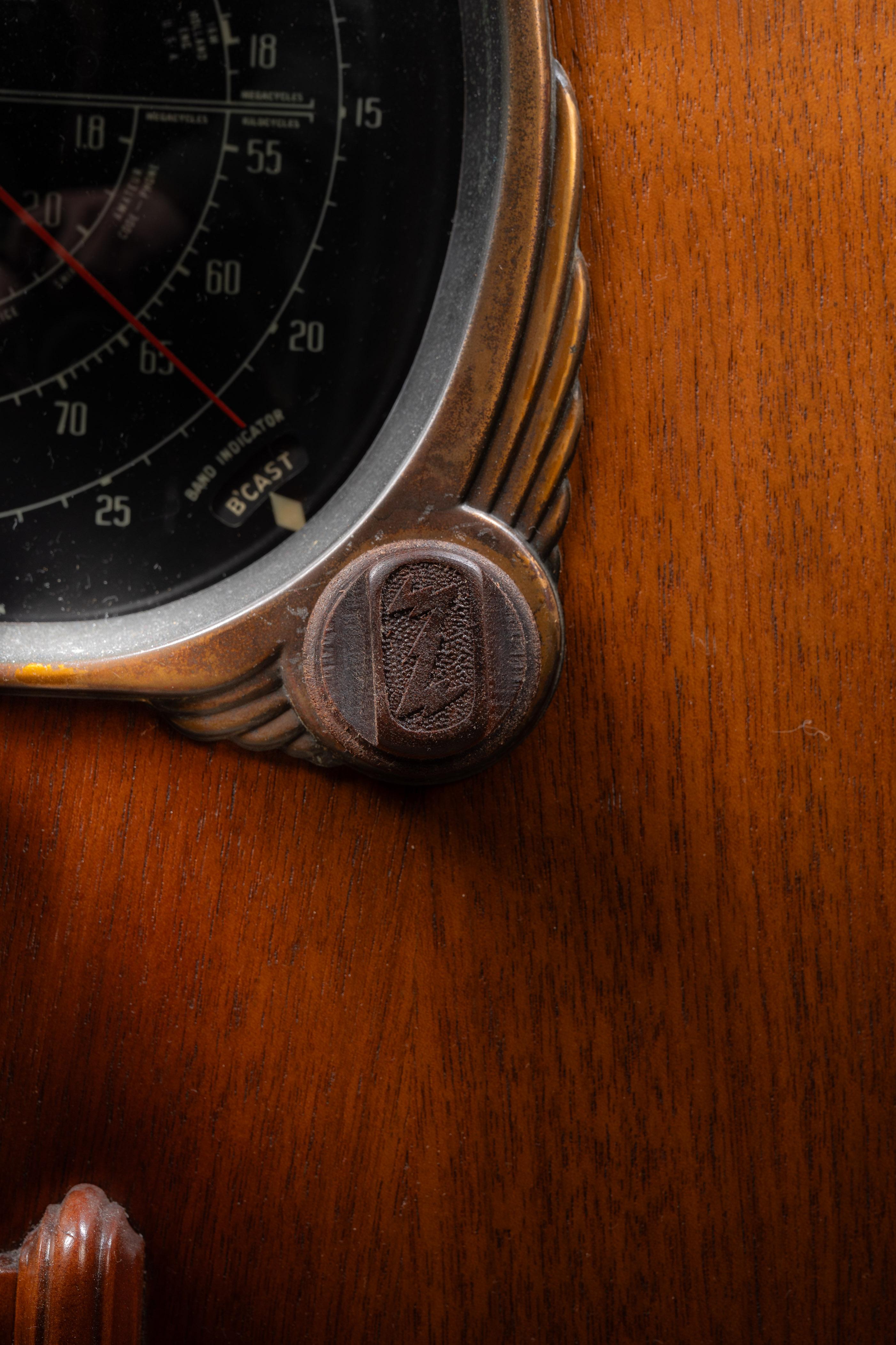 Vintage Model No No 6S254 Console Radio by Zenith Bon état - En vente à Dekalb, IL