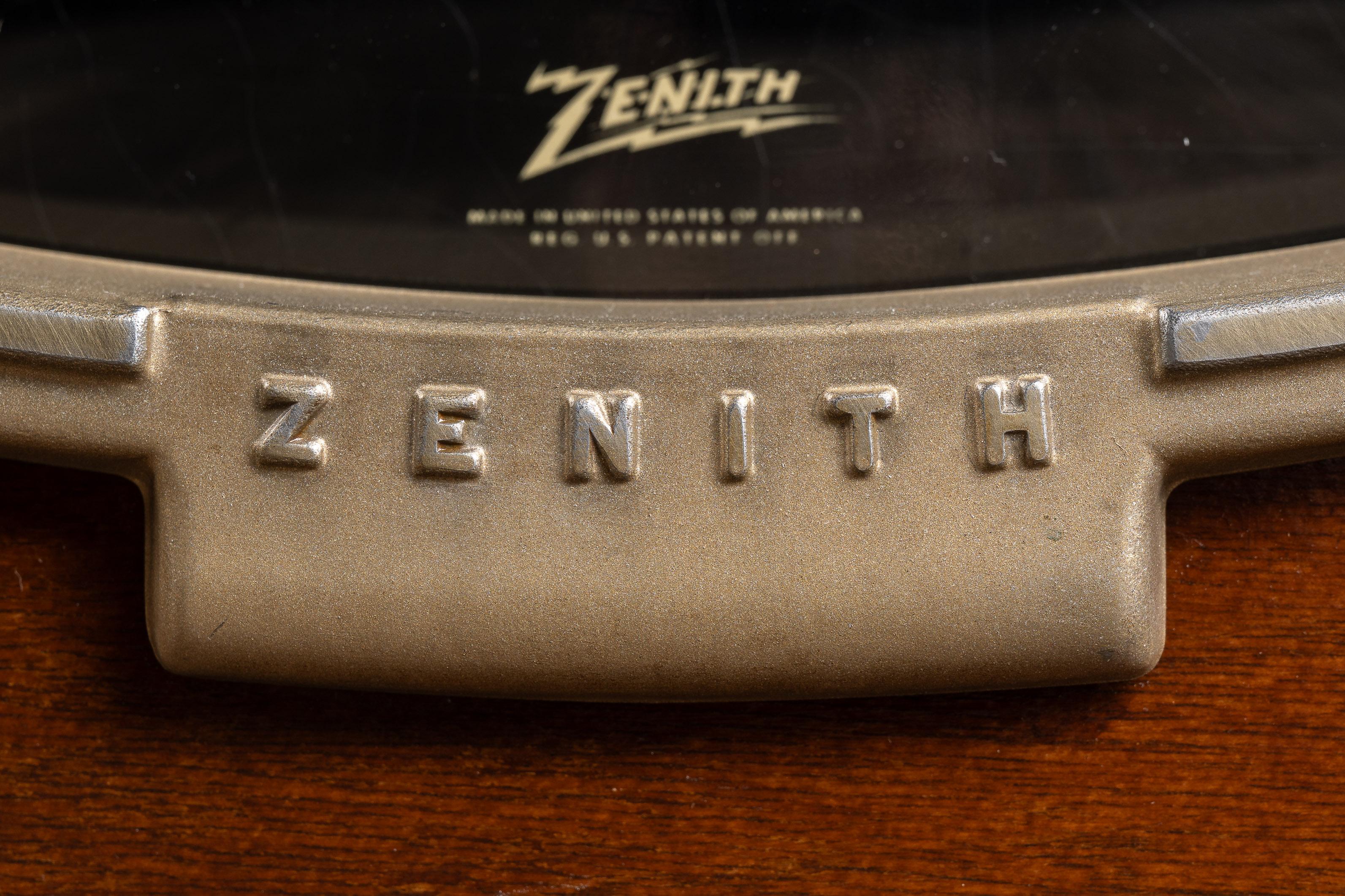 Vintage Model No 6S632 Radio by Zenith Bon état - En vente à Dekalb, IL