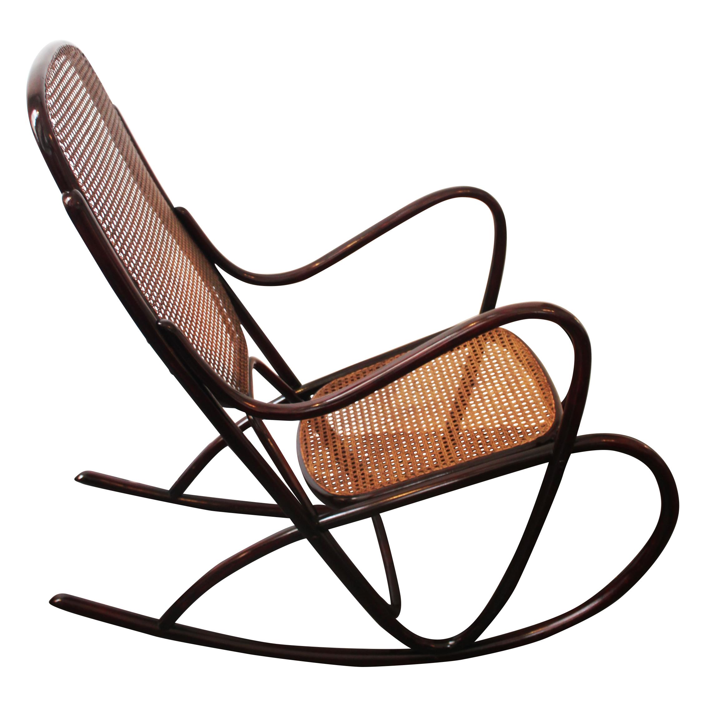 Vintage model 7091 rocking chair from Thonet.