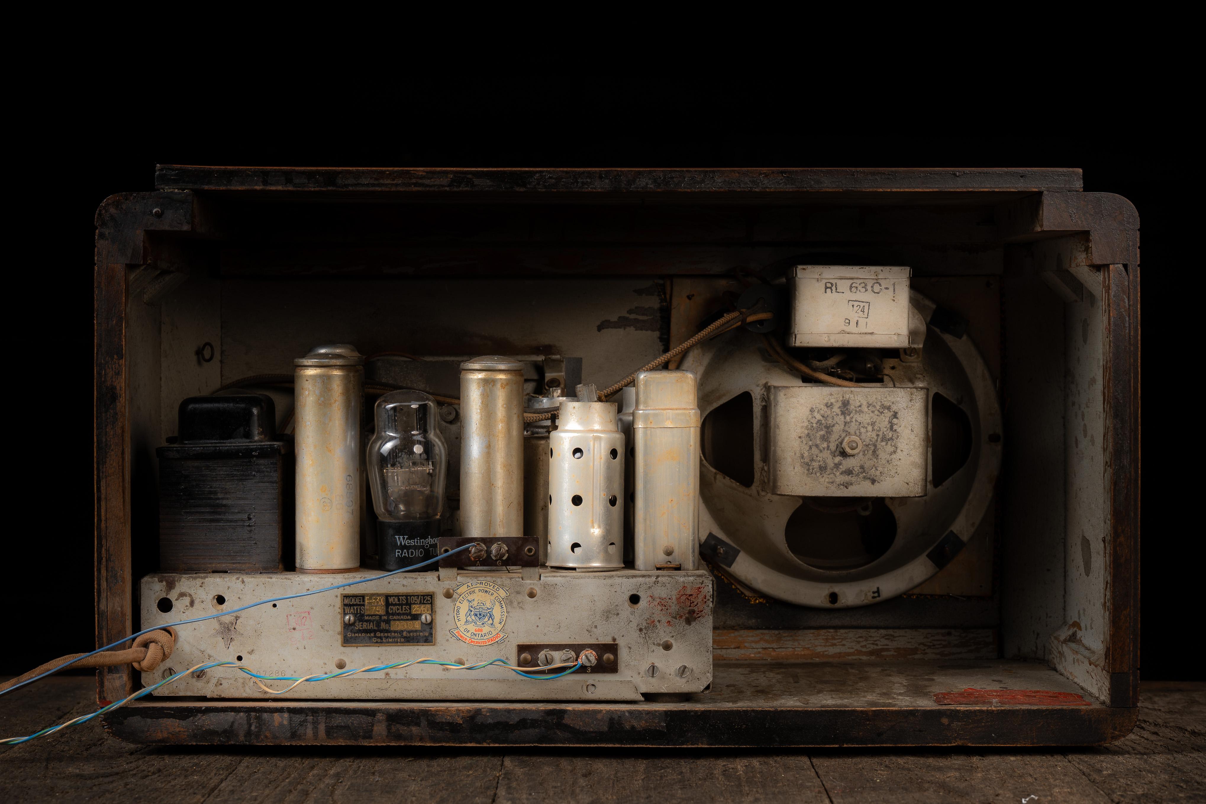 Radio Vintage Model No No Electric par Canadian General Electric en vente 6