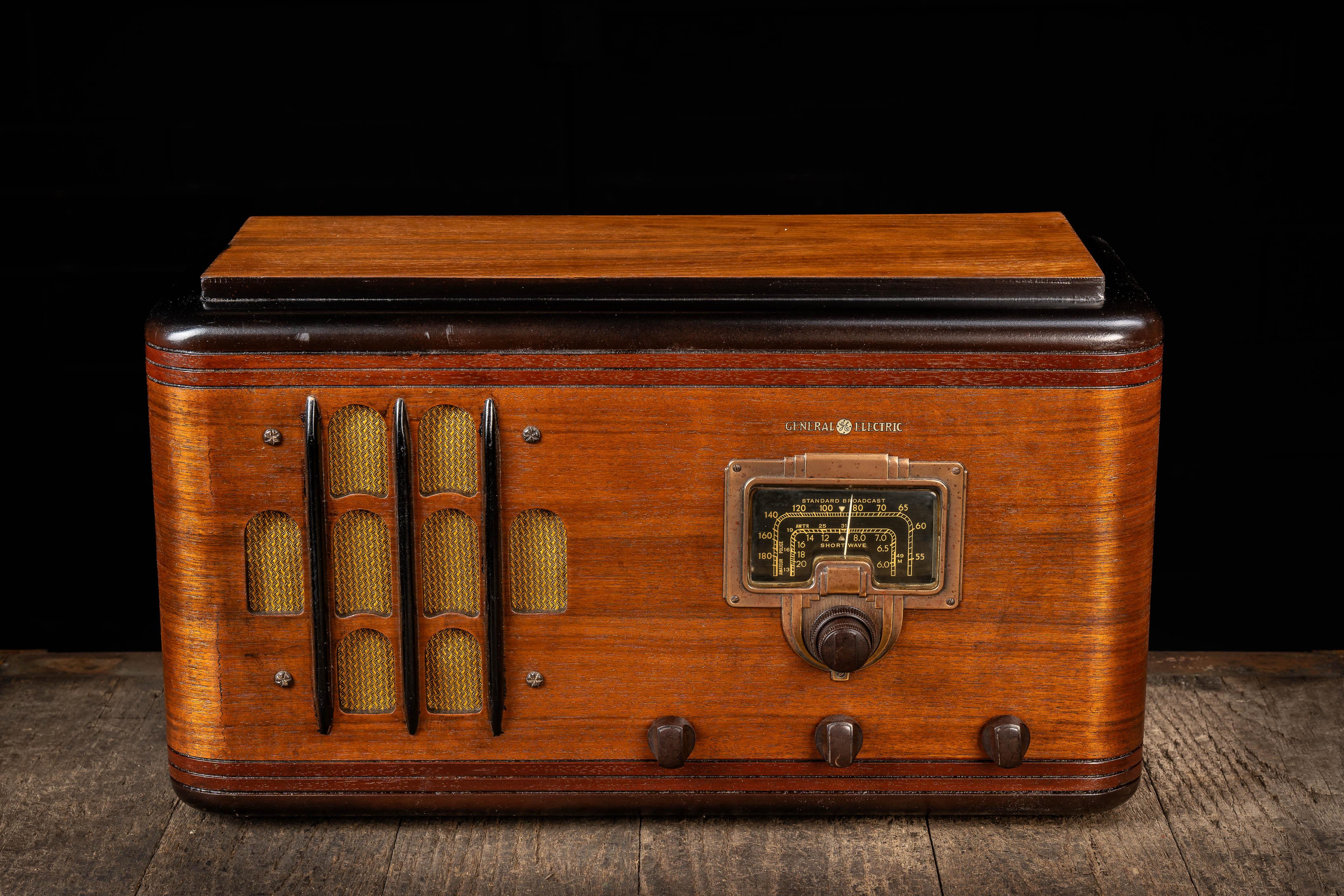 Radio Vintage Model No No Electric par Canadian General Electric Bon état - En vente à Dekalb, IL