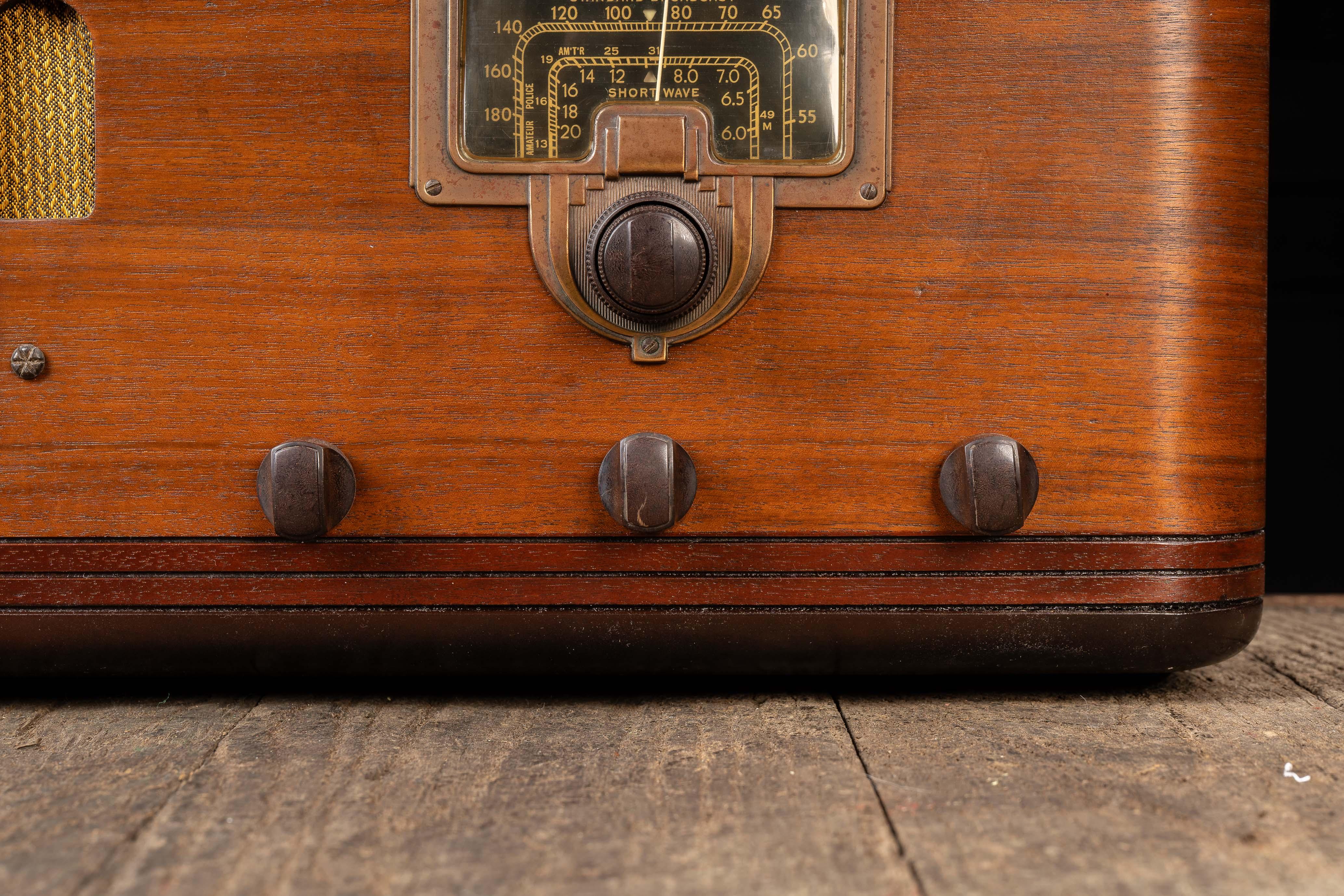 Radio Vintage Model No No Electric par Canadian General Electric en vente 2