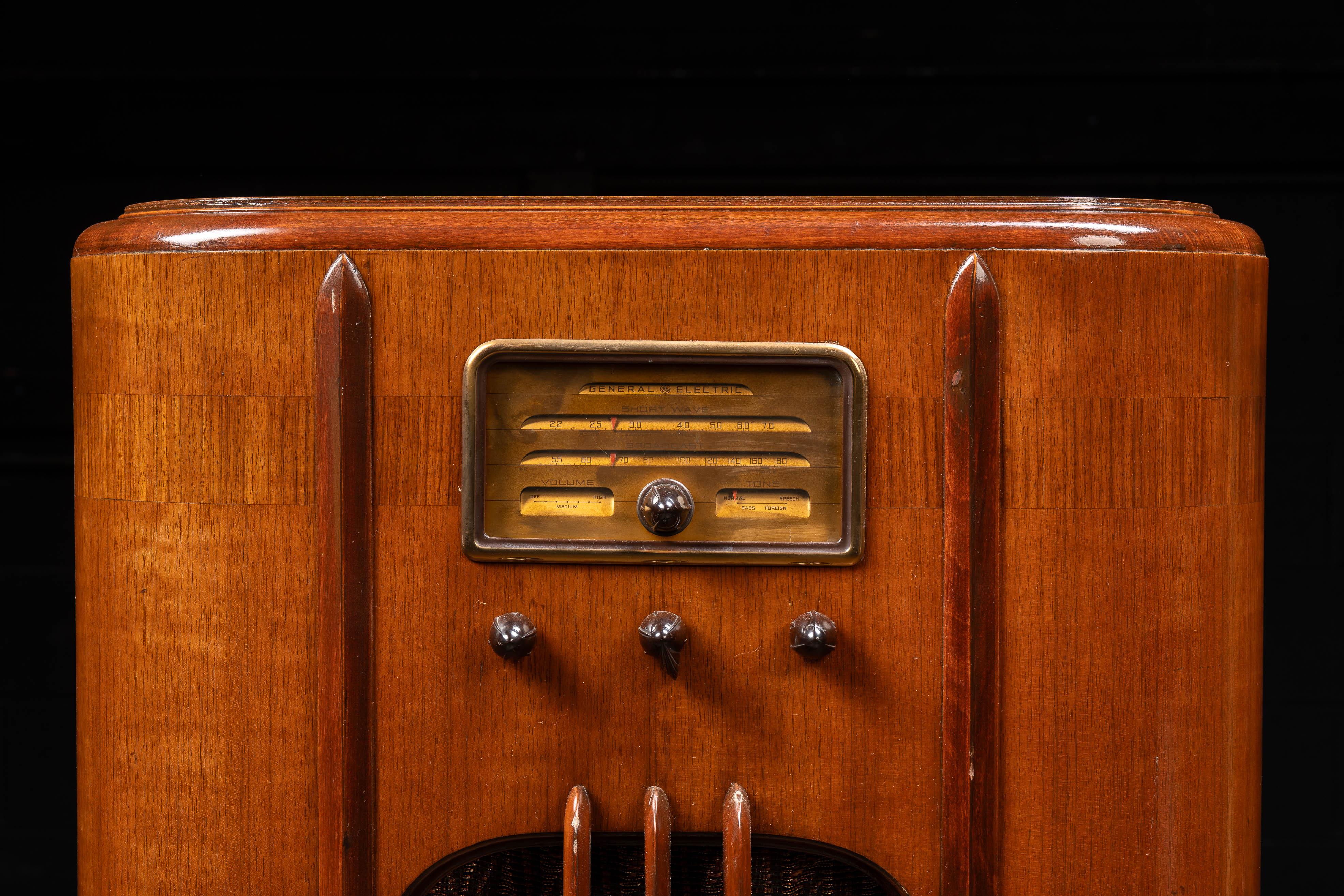 Radio console Model F&F Vintage di General Electric In condizioni buone in vendita a Dekalb, IL