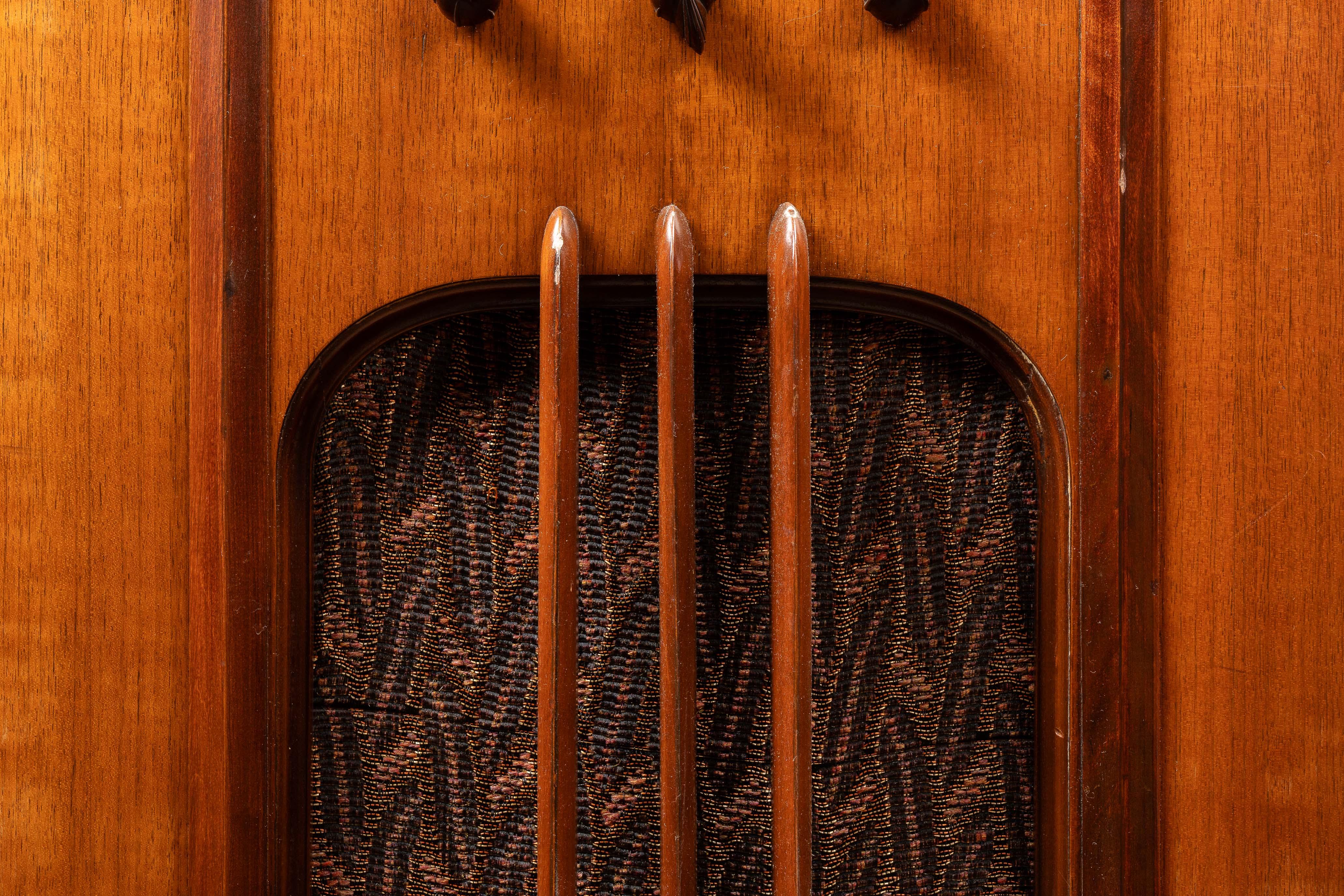 Legno Radio console Model F&F Vintage di General Electric in vendita