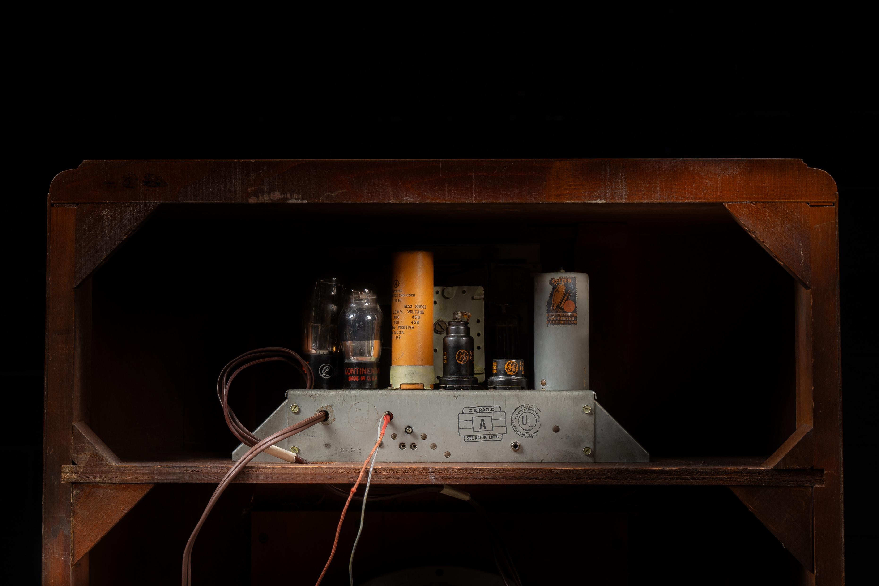 Radio console Model F&F Vintage di General Electric in vendita 2