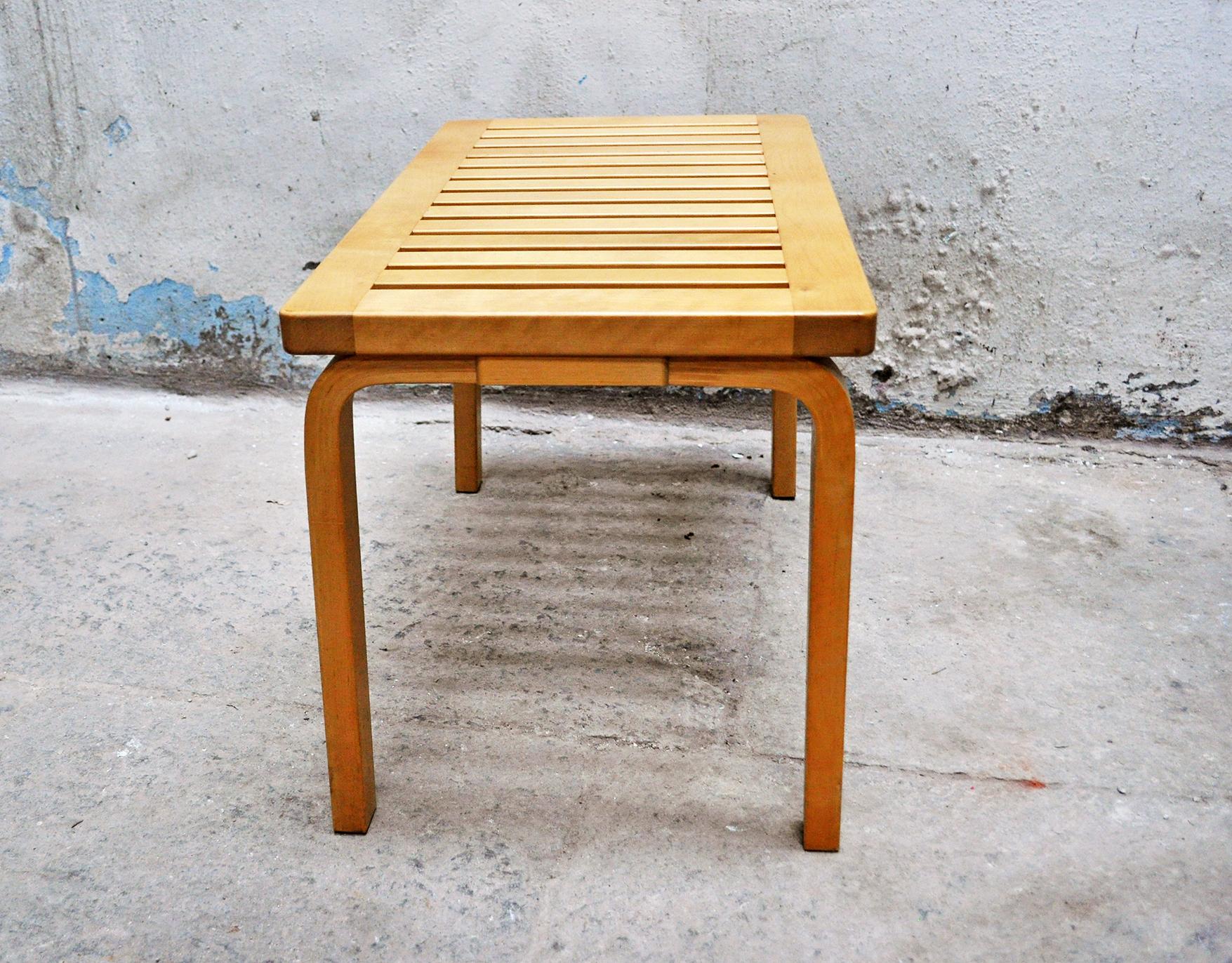Vintage Model No 153B Bench by Alvar Aalto for Artek, 1960s In Excellent Condition For Sale In Torino, Italy