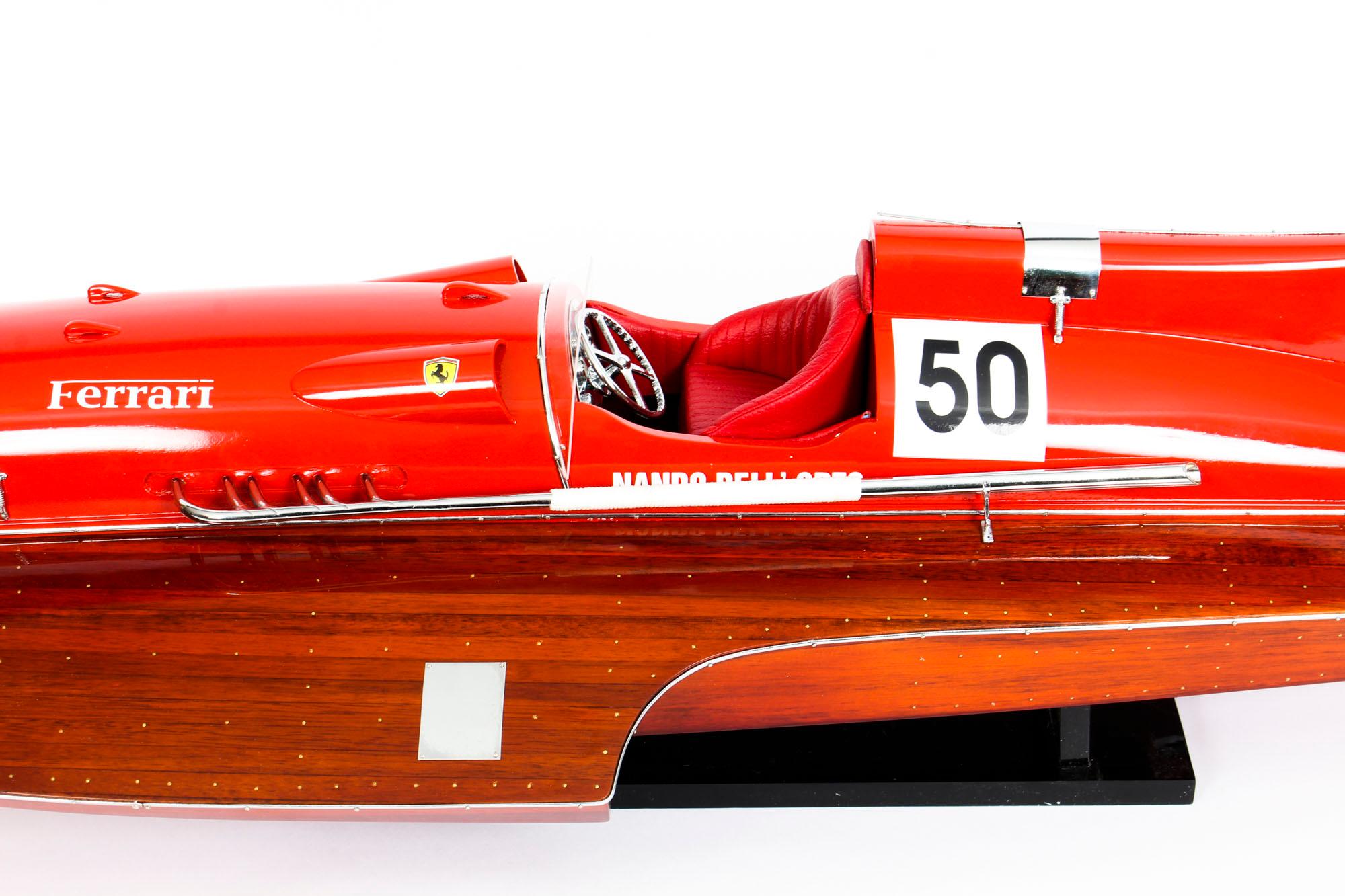 Modèle vintage d'un hydroplane Ferrari, 1954, 50 cm Bon état - En vente à London, GB