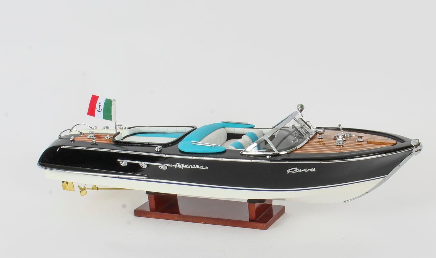 This is an exceptional handbuilt model of the “Riva Aquarama”, a luxury wooden launch built by the Italian yactbuilder Riva and late 20th century in date.
In production from 1962-1996, the Aquarama was the most famous of Carlo Riva’s luxury designs