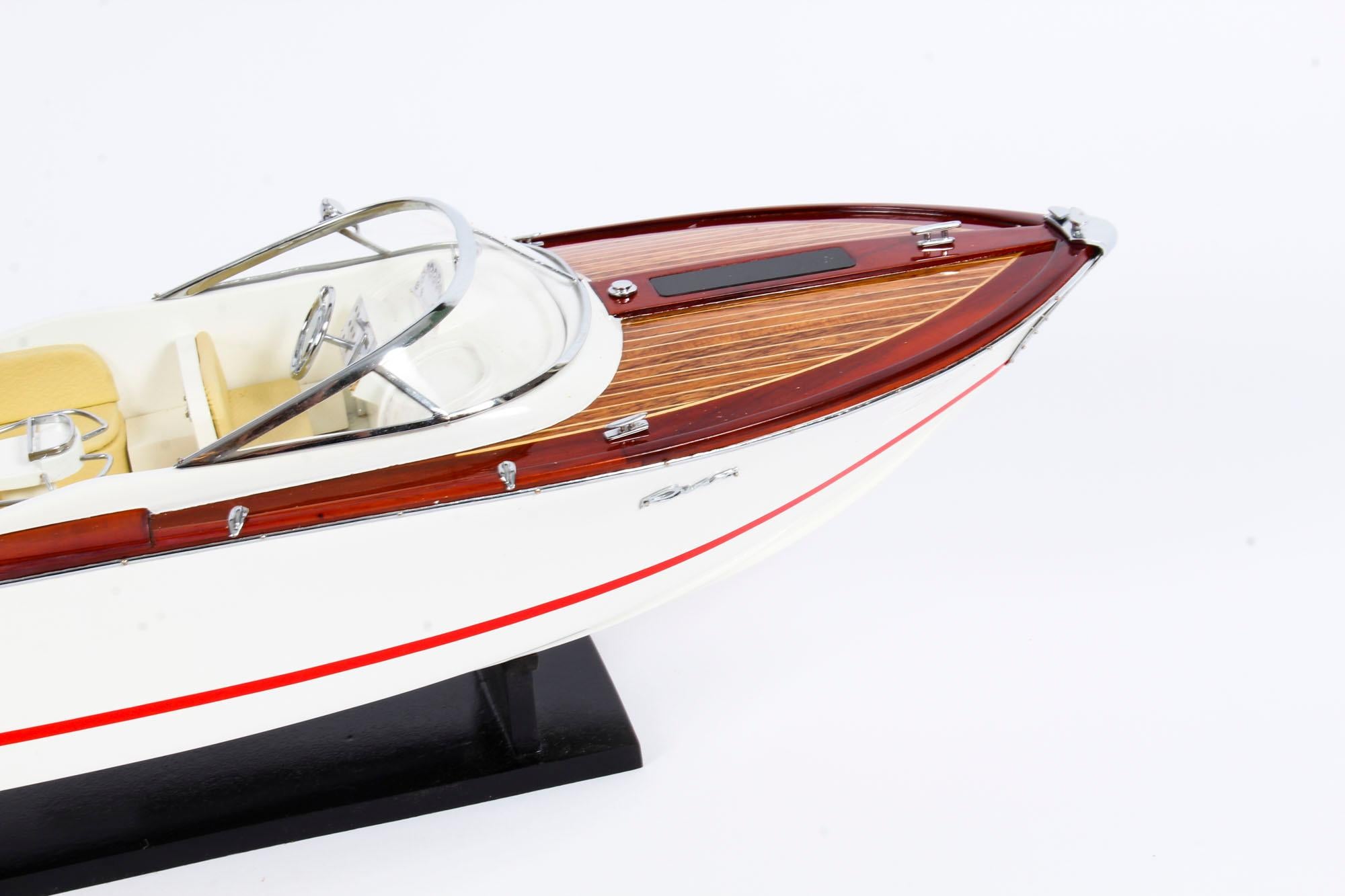 Vintage Model of a Riva Aquarama Speed Boat, 20th Century In Good Condition In London, GB