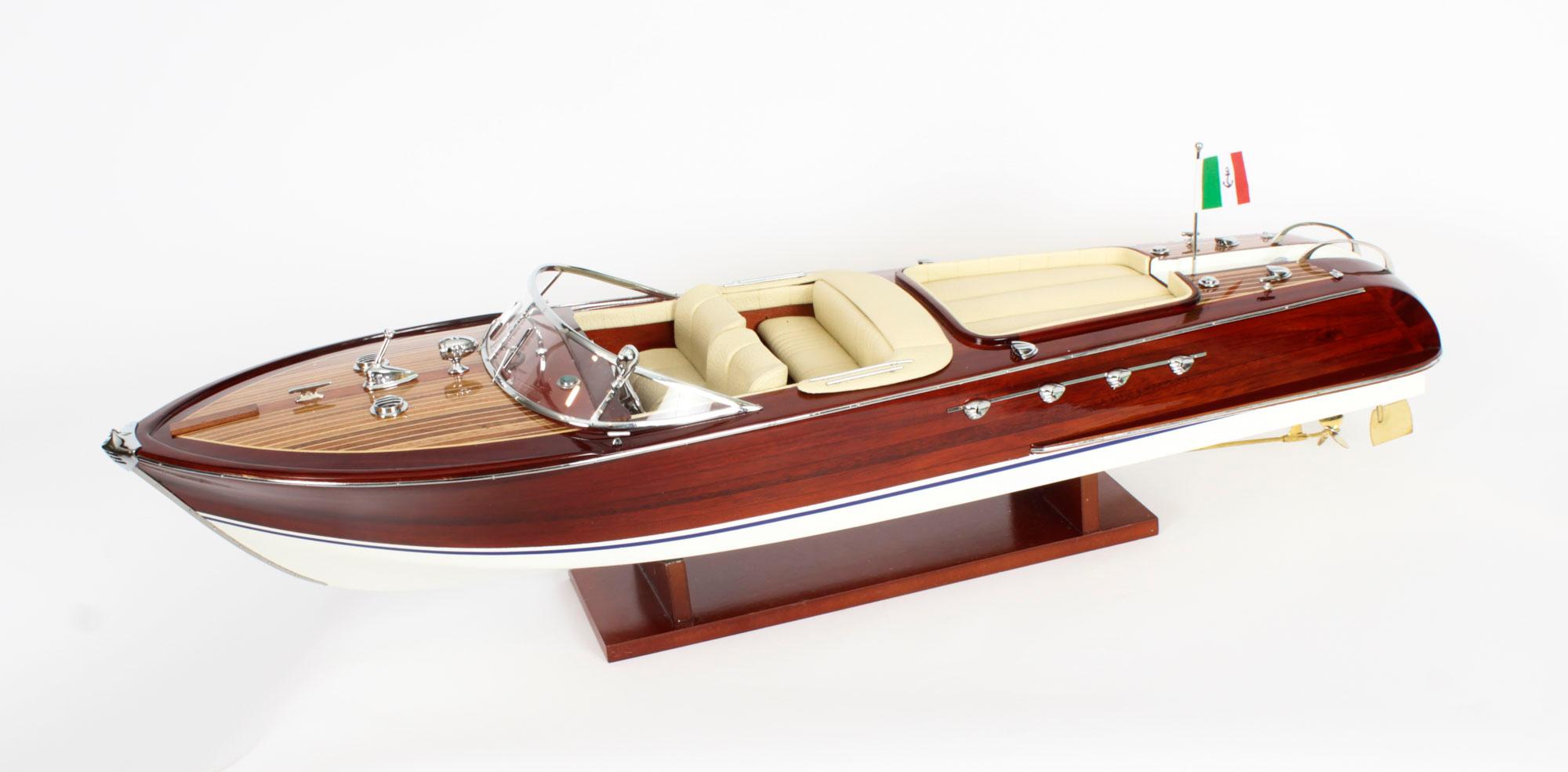 This is an exceptional handbuilt model of the “Riva Aquarama”, a luxury wooden launch built by the Italian yacht builder Riva, dating from the late 20th century.

In production from 1962 to 1996, the Aquarama was the most famous of Carlo Riva’s