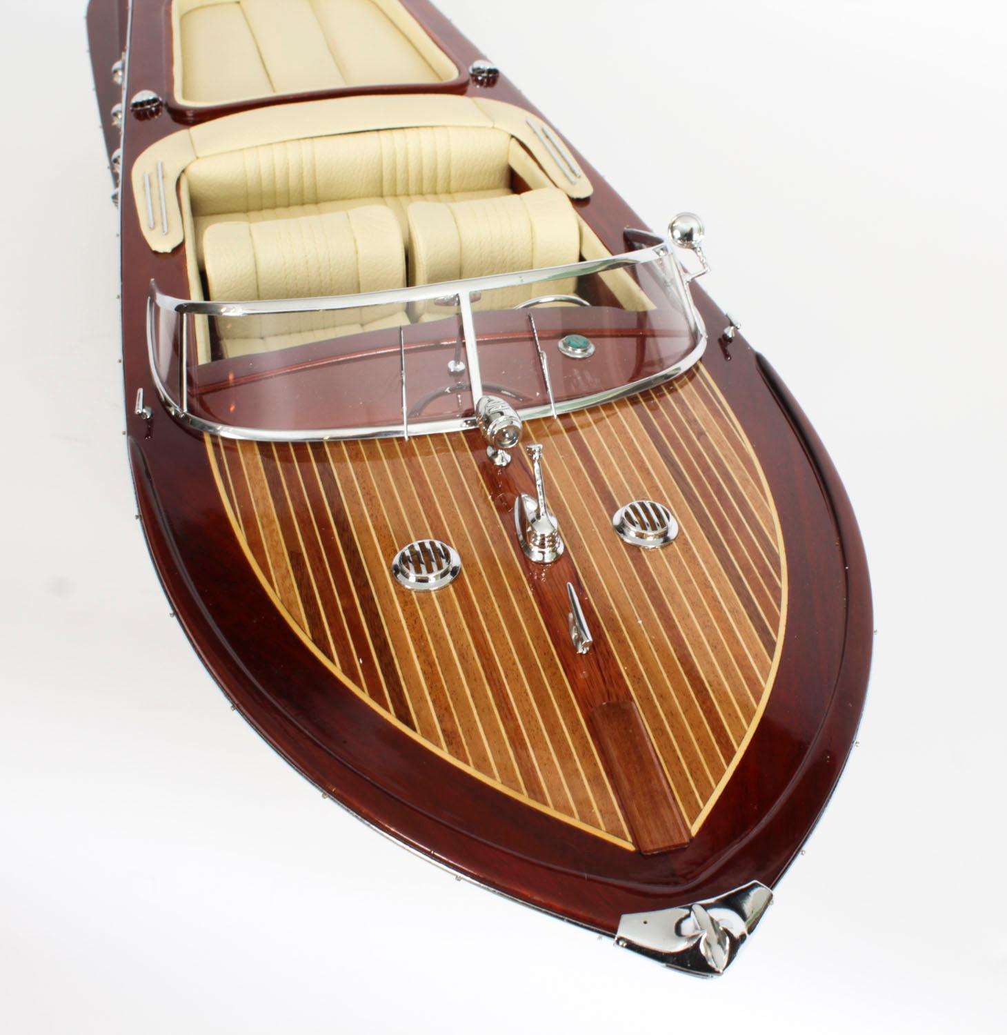 Other Vintage model of a Riva Aquarama Speedboat 3ft with Cream Interior 20th C For Sale