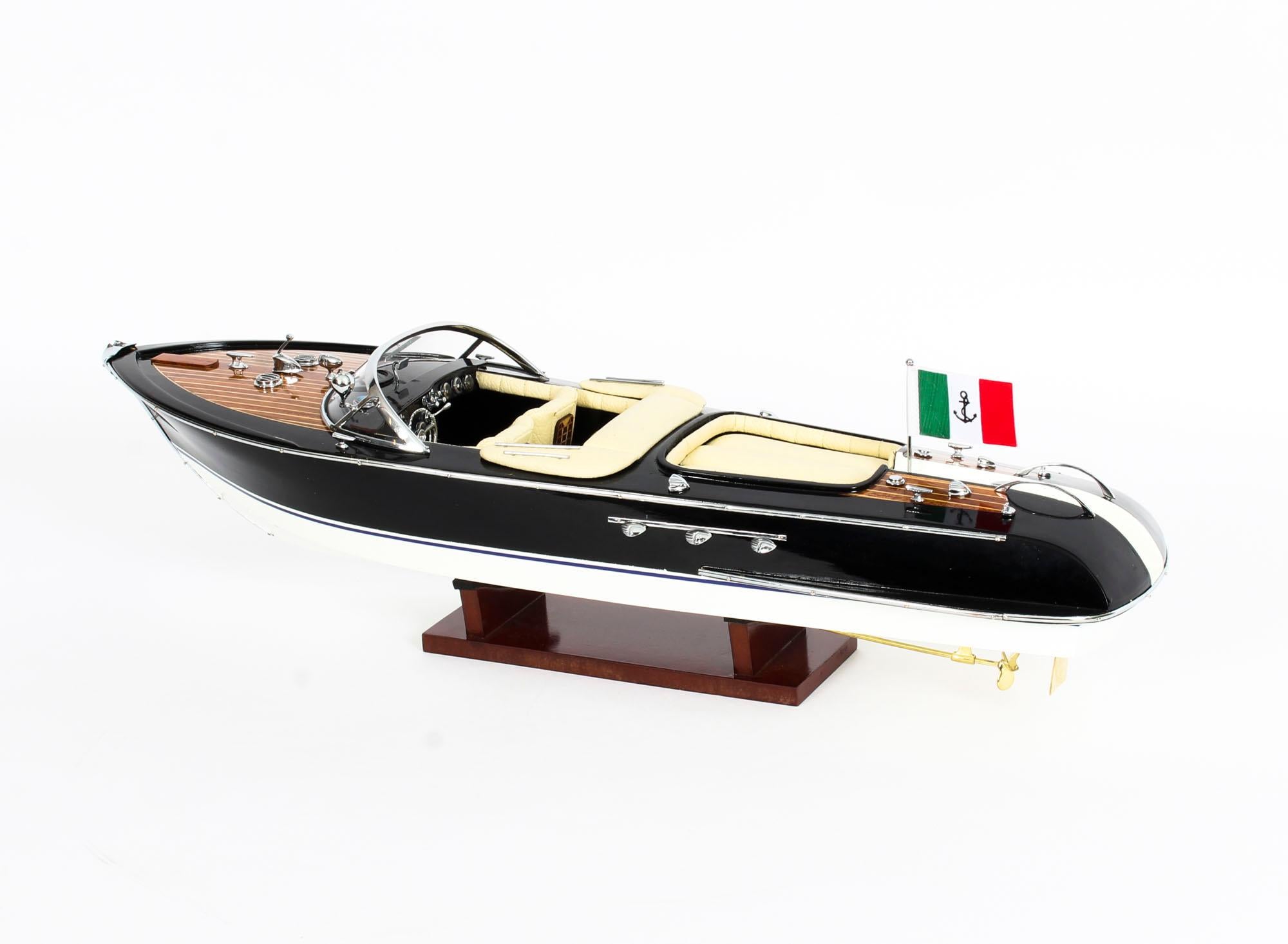This is an exceptional handbuilt model of the “Riva Aquarama”, a luxury wooden launch built by the Italian yacht builder Riva, dating from the late 20th century.

In production from 1962-1996, the Aquarama was the most famous of Carlo Riva’s