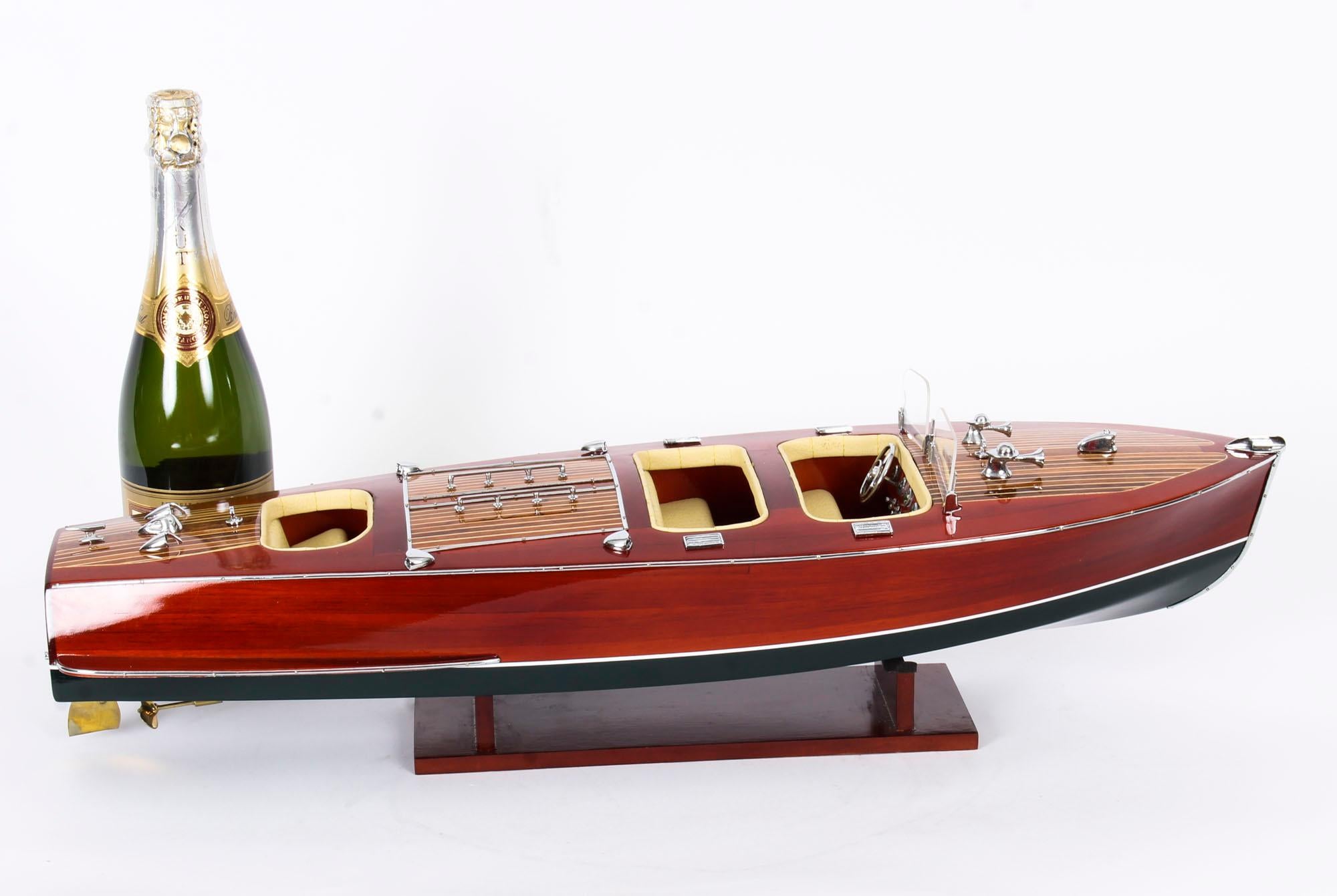 Vintage Model of a Riva Rivarama Speedboat with Cream Interior, 20th Century 1