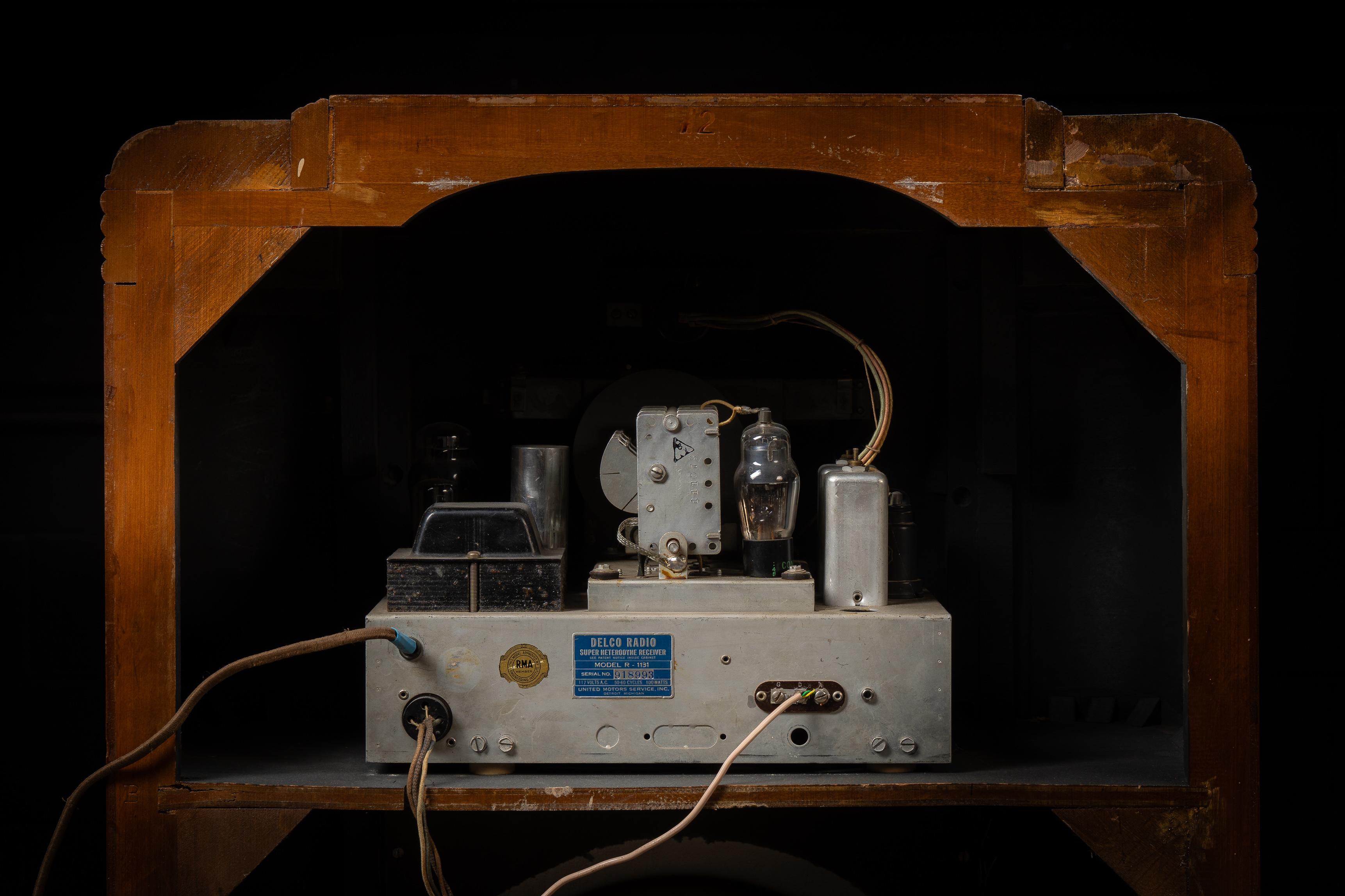Model No No131 Vintage avec tube Magic Eye par Delco en vente 4