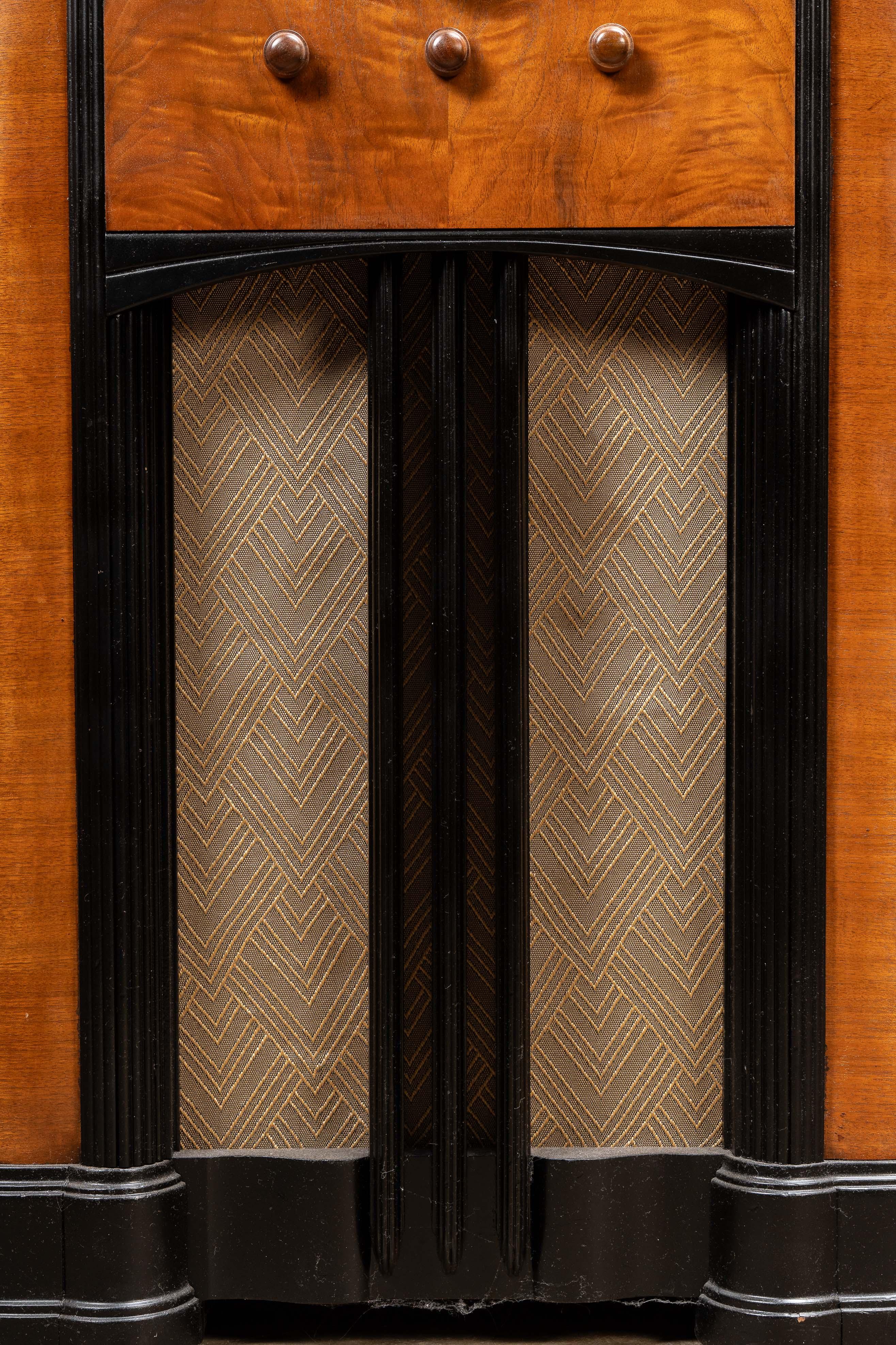 Milieu du XXe siècle Model No No131 Vintage avec tube Magic Eye par Delco en vente
