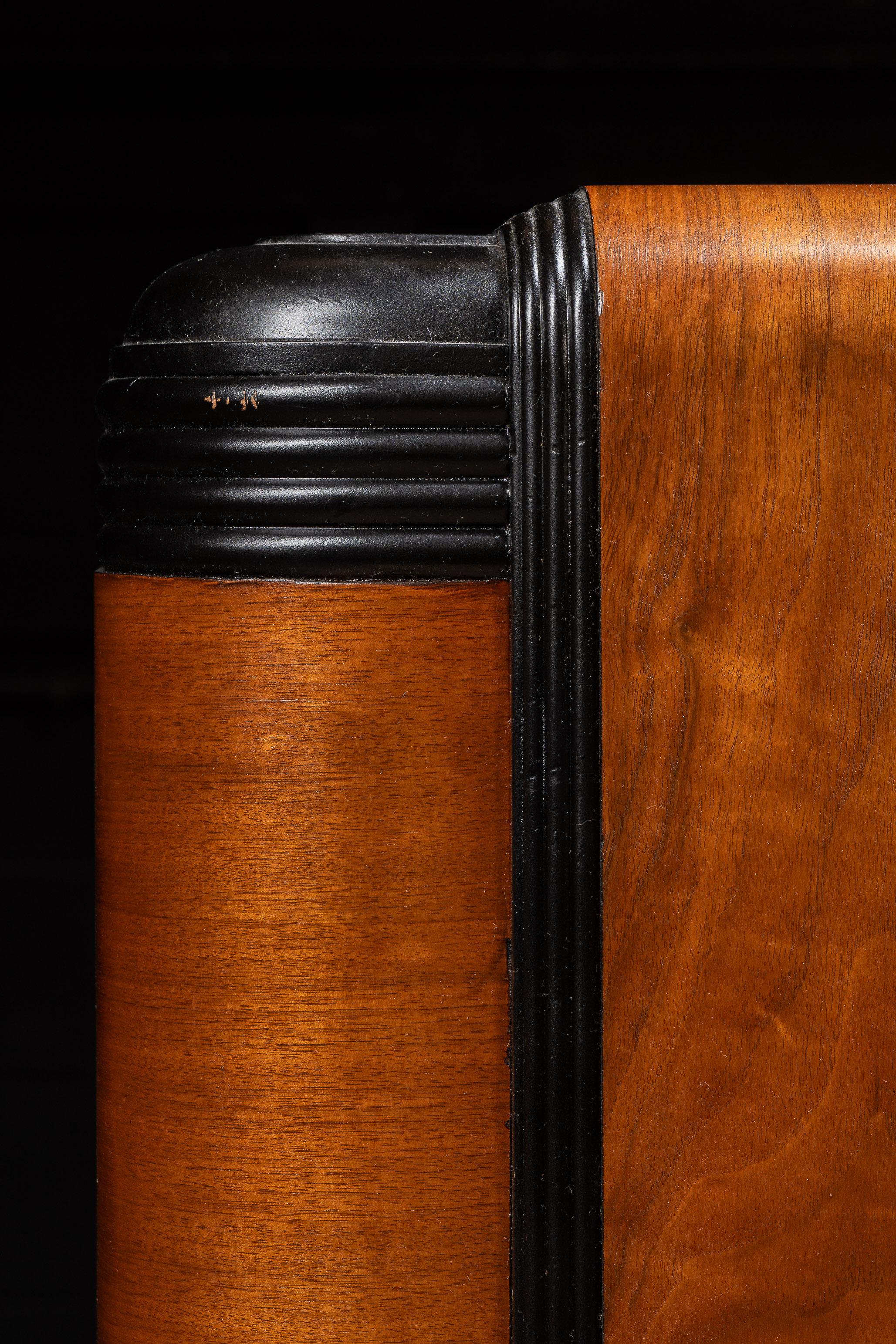 Bois Model No No131 Vintage avec tube Magic Eye par Delco en vente