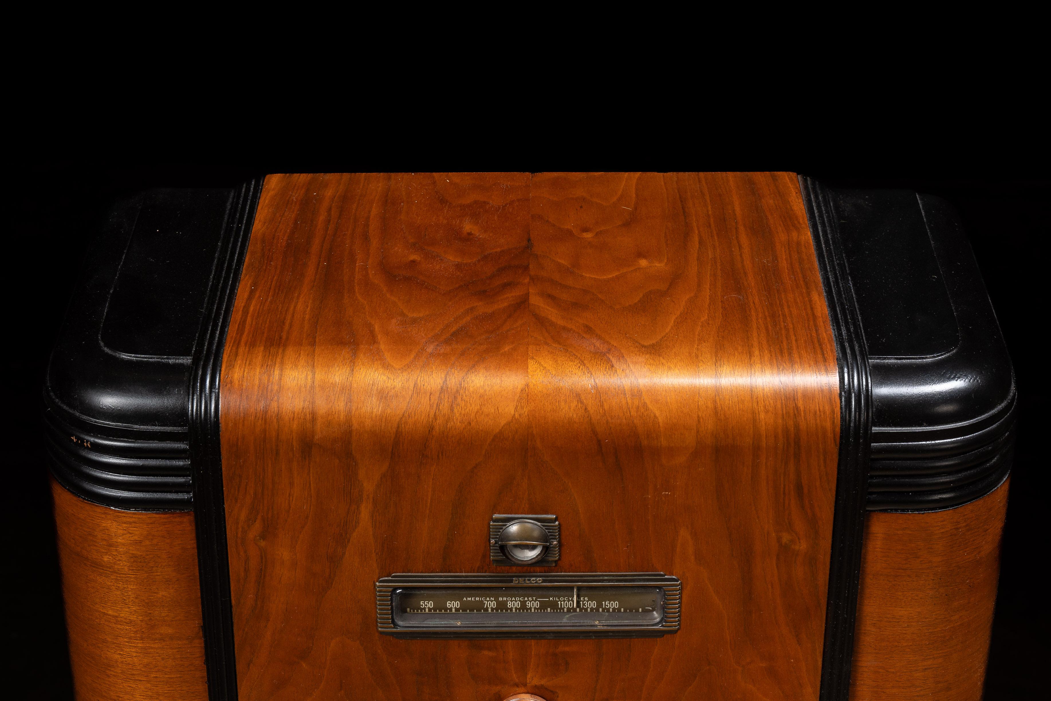 Model No No131 Vintage avec tube Magic Eye par Delco en vente 1