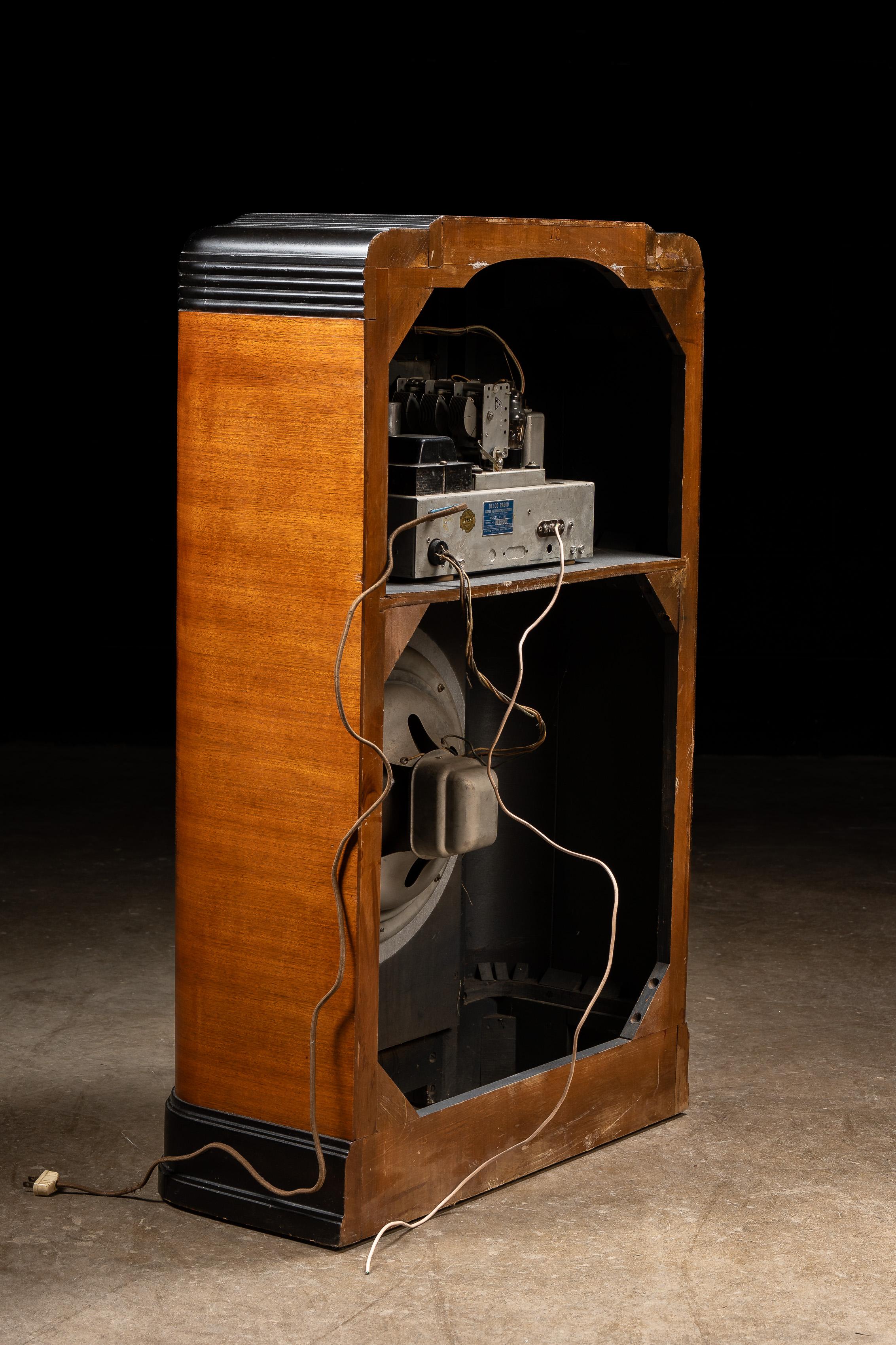 Model No No131 Vintage avec tube Magic Eye par Delco en vente 2
