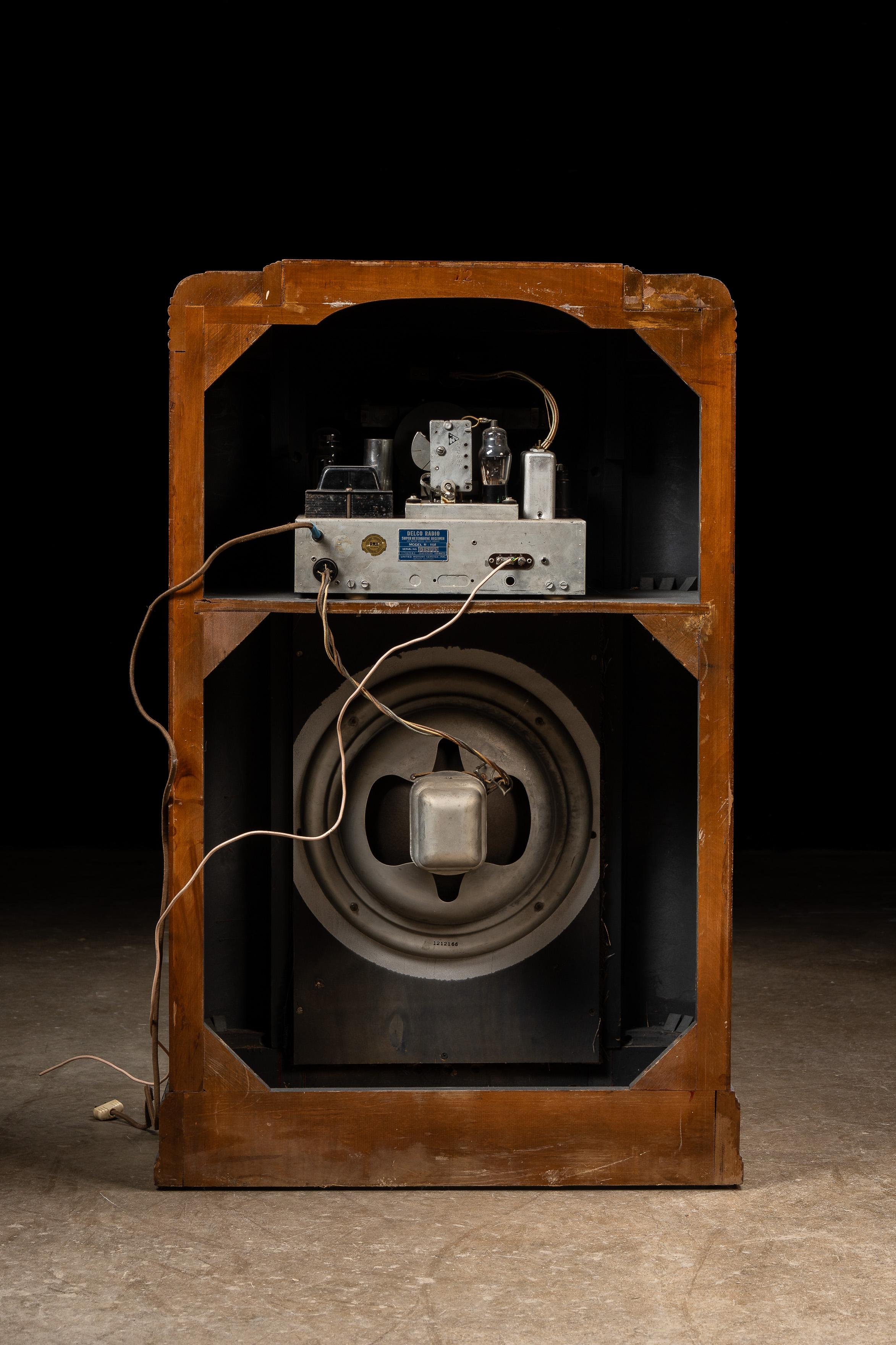 Model No No131 Vintage avec tube Magic Eye par Delco en vente 3