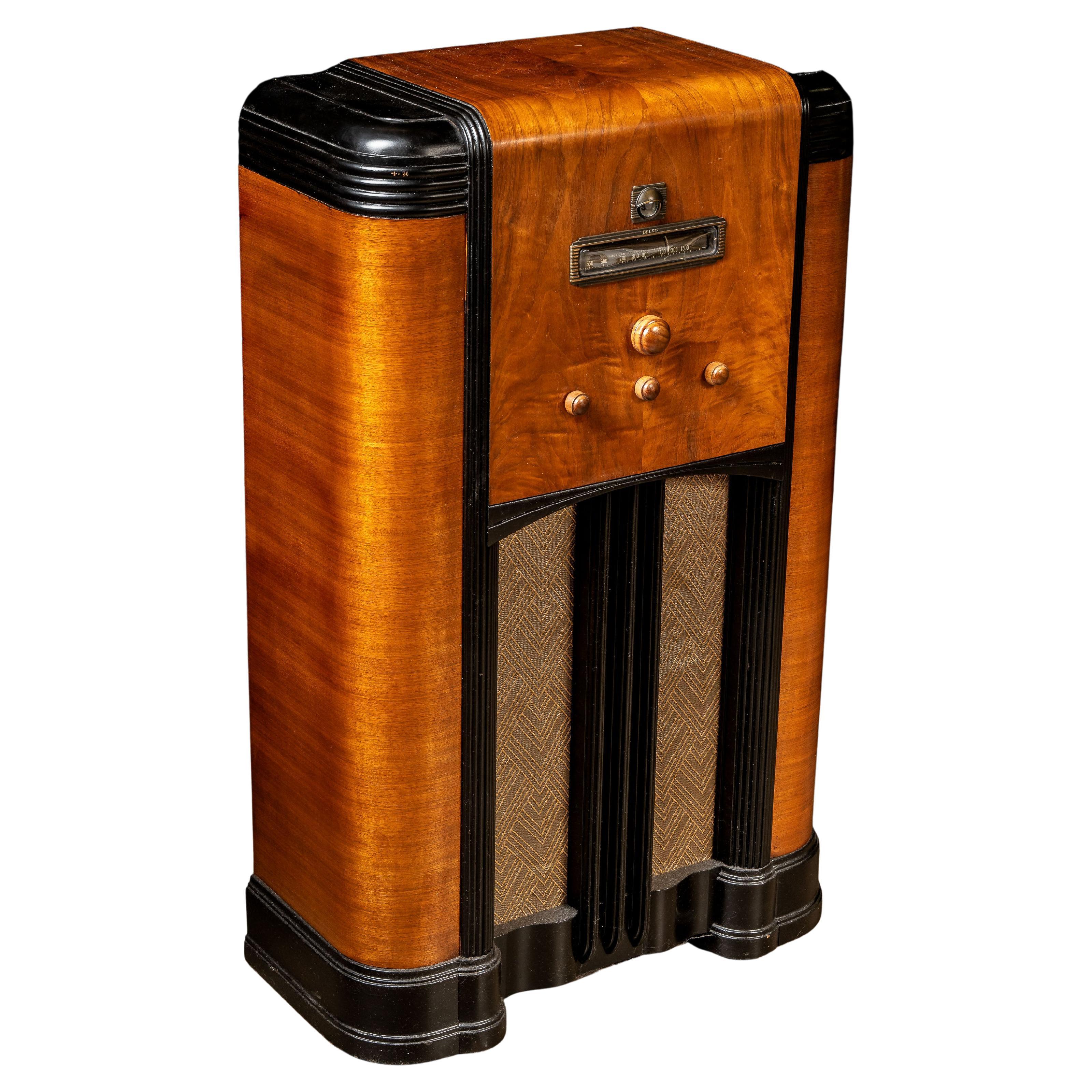 Model No No131 Vintage avec tube Magic Eye par Delco en vente