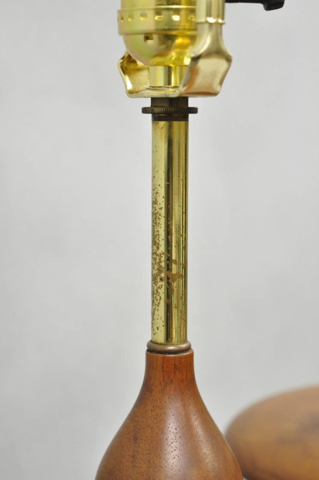 Vintage Modeline Mid Century Modern Walnut & Blue Stained Glass Table Lamps Pair For Sale 5