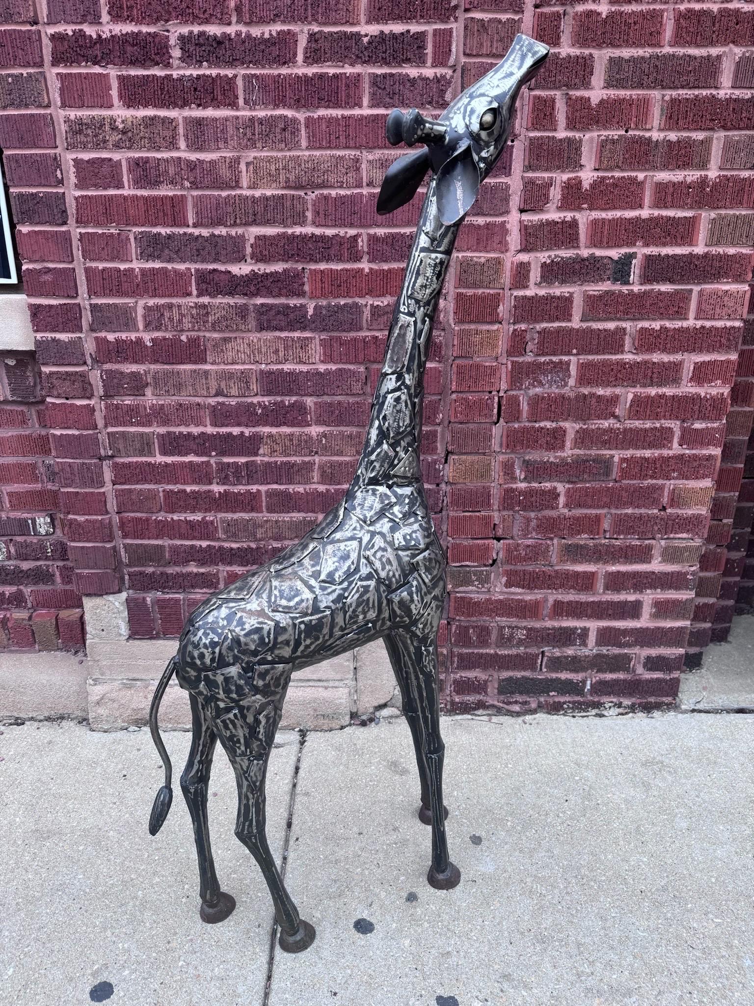20ième siècle Sculpture vintage moderne abstraite en métal assorti de girafe en vente