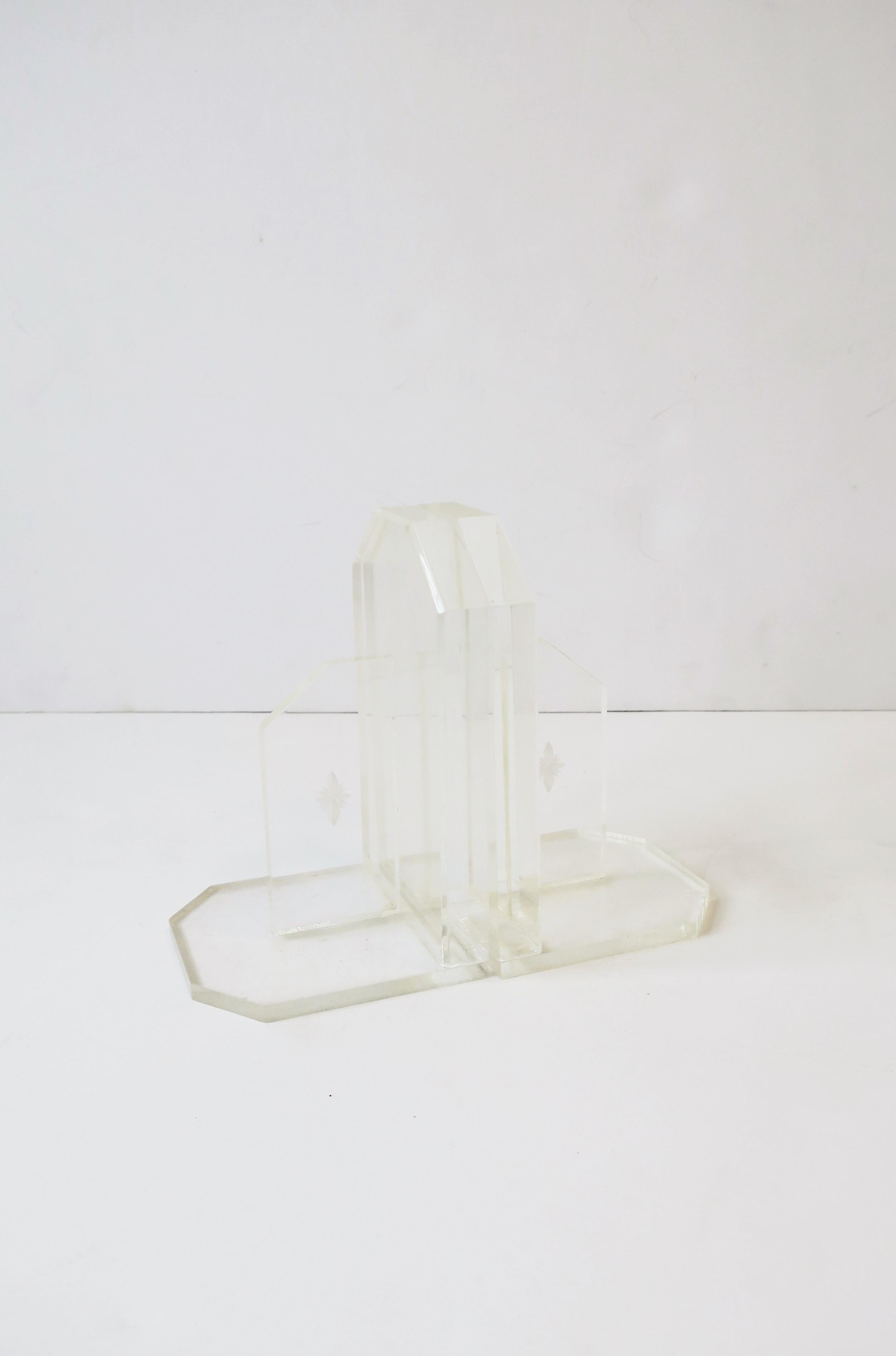 A pair of clear acrylic bookends with Modern edge and jewel-like design, circa mid-20th century, 1960s. Each measure: 6