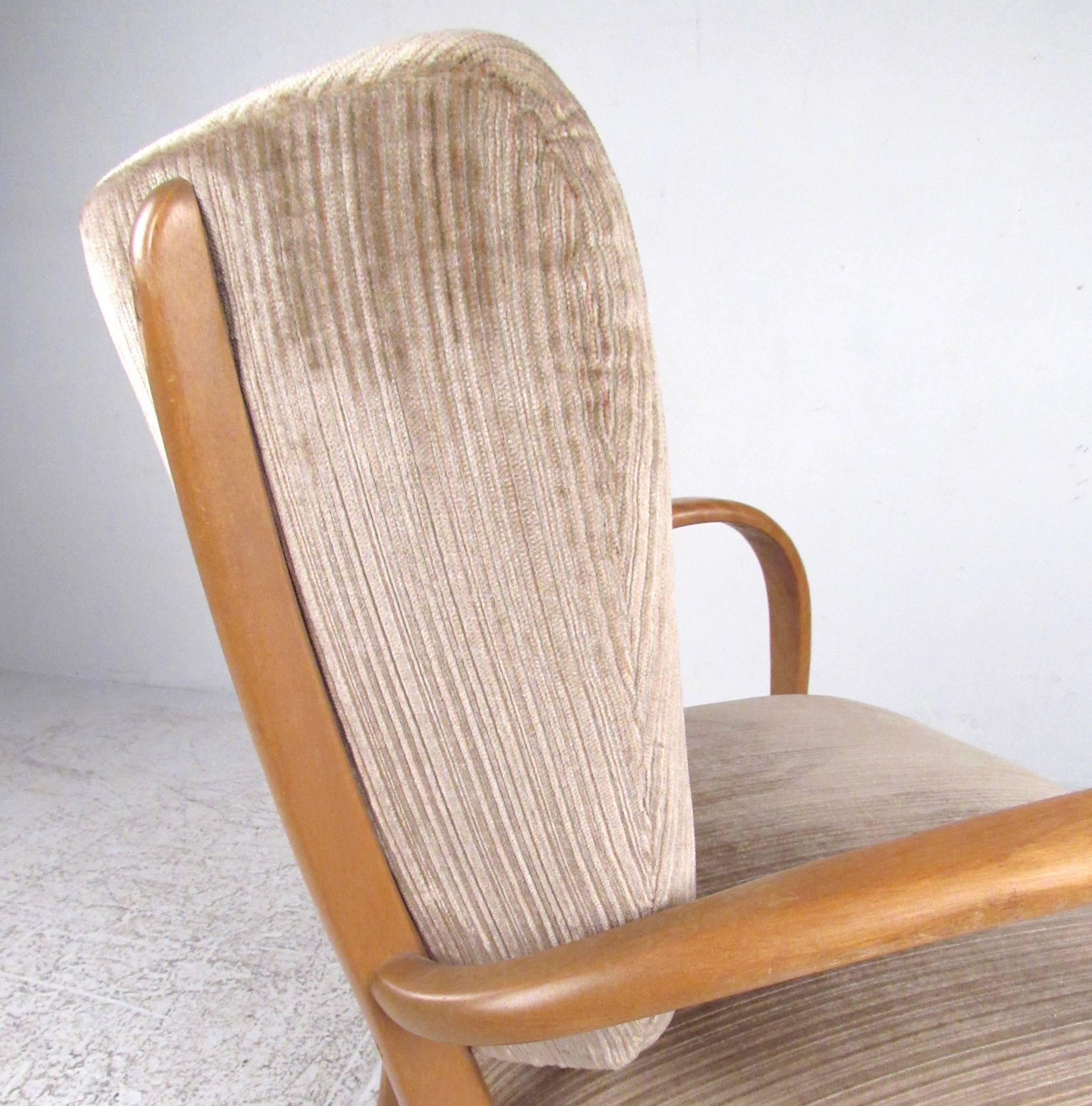 Vintage Modern Armchair For Sale 3