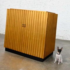 Vintage Modern Art Deco Revival Blattgold vergoldet geriffelt hohe Konsole Barschrank